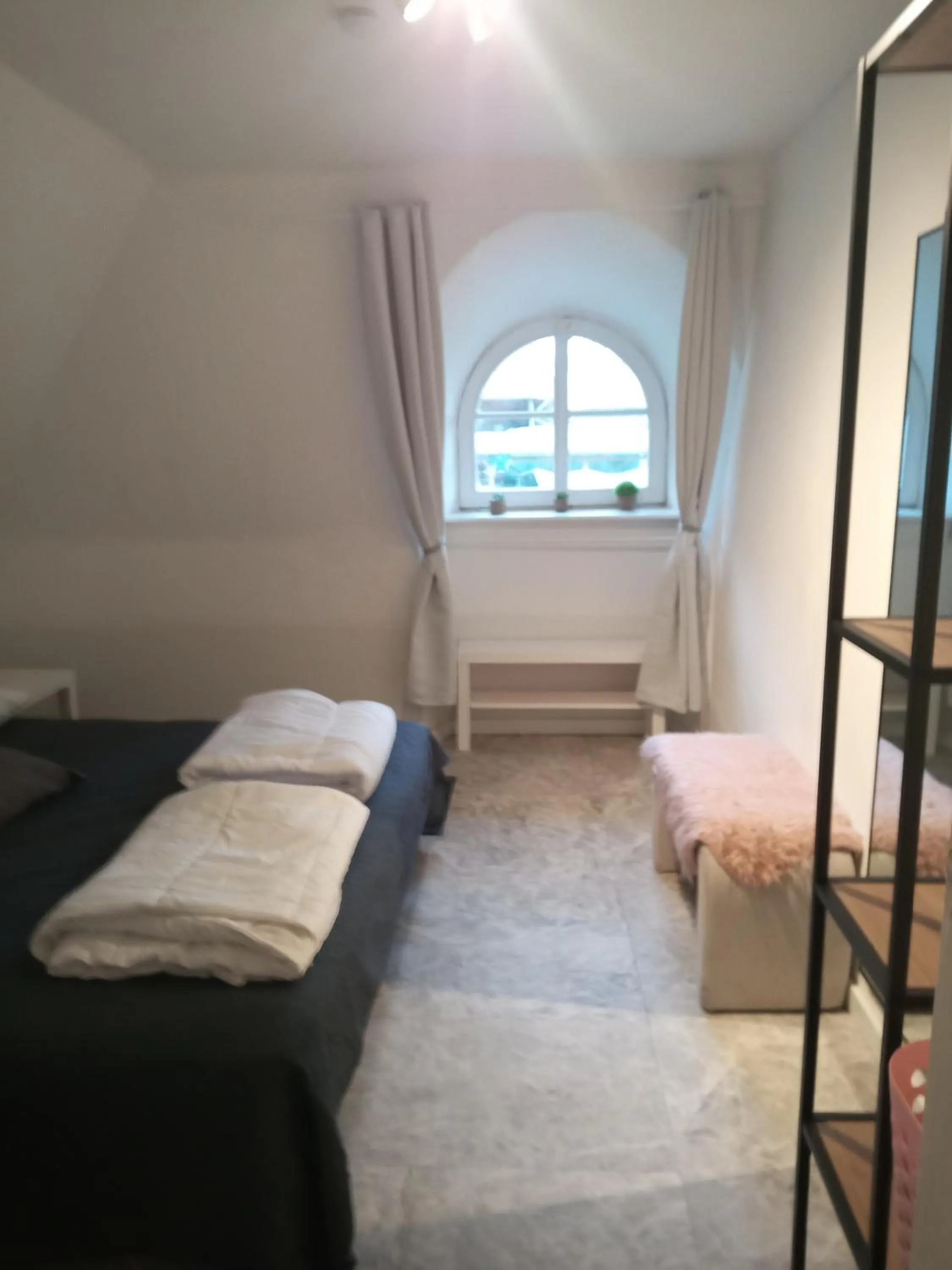 Bedroom, Bed in Wohnungen unter Reet