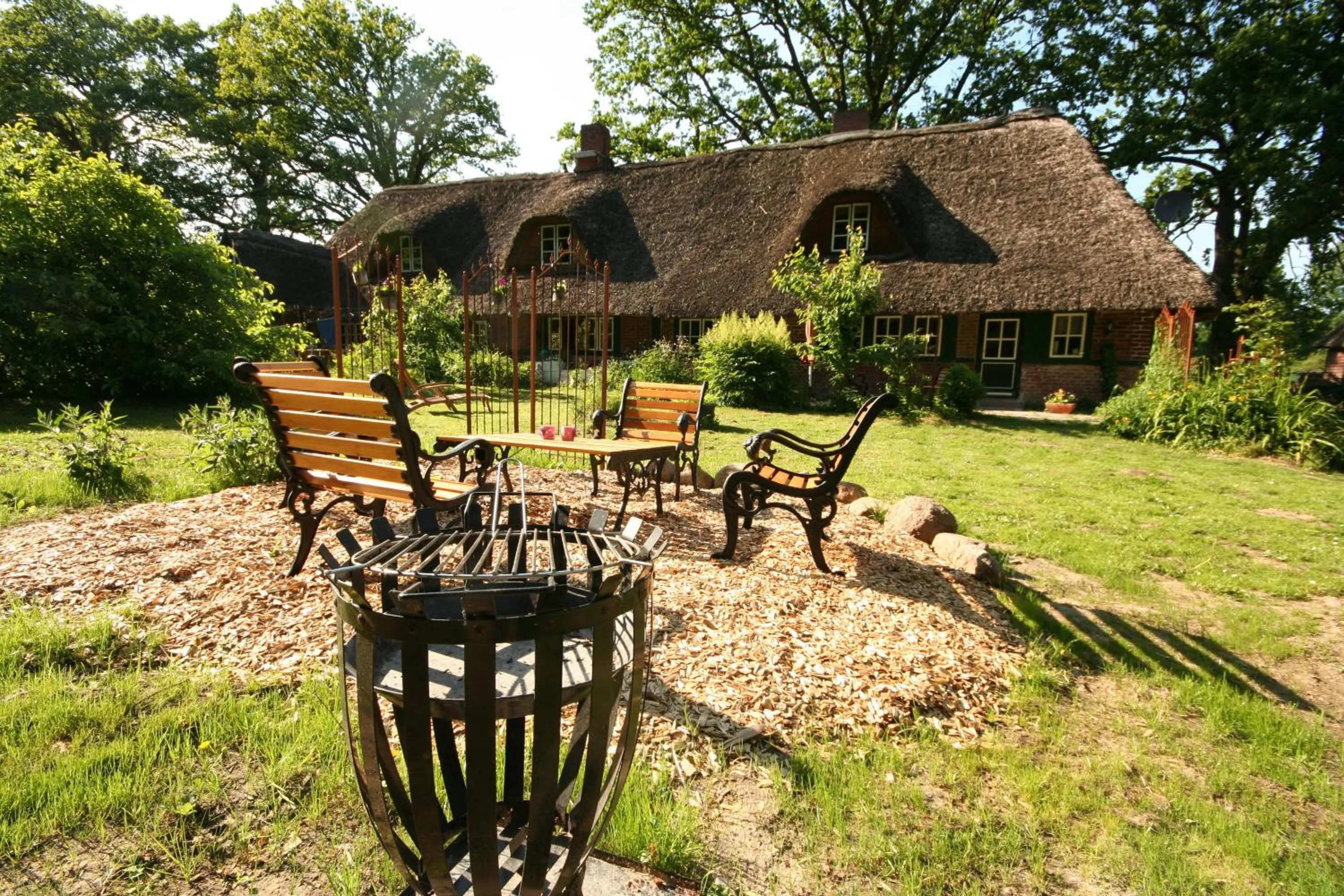 Facade/entrance in Wohnungen unter Reet