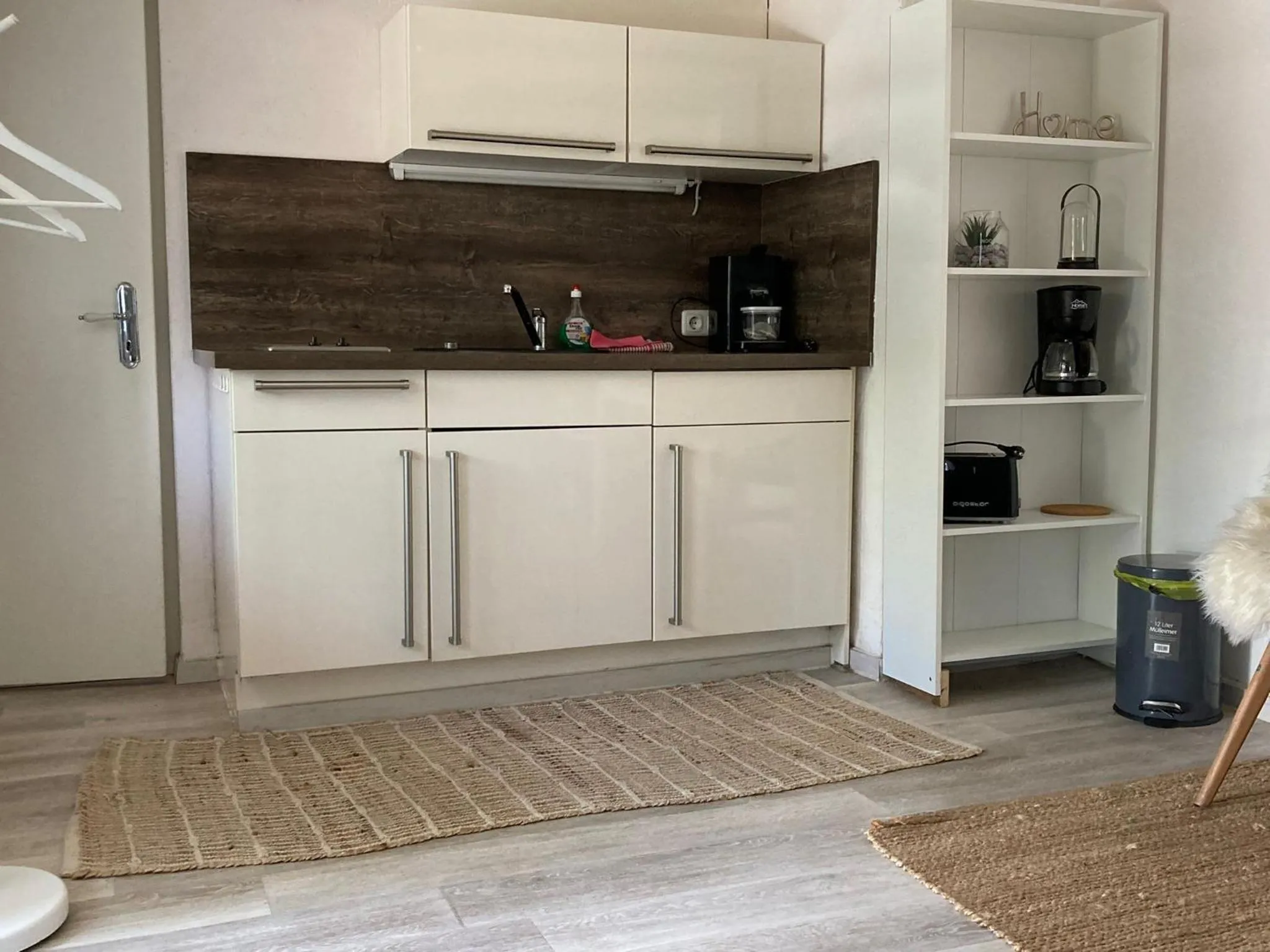 Kitchen or kitchenette in Wohnungen unter Reet