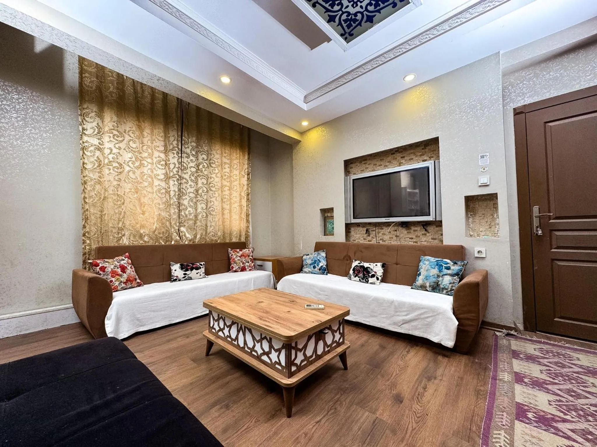 Living room, Bed in The New Season Apart