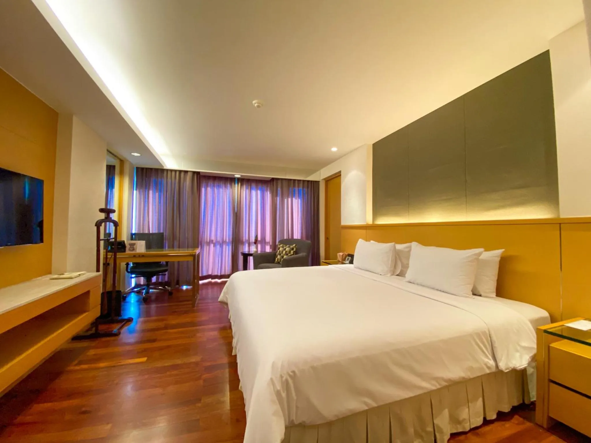 Bed in Lao Plaza Hotel
