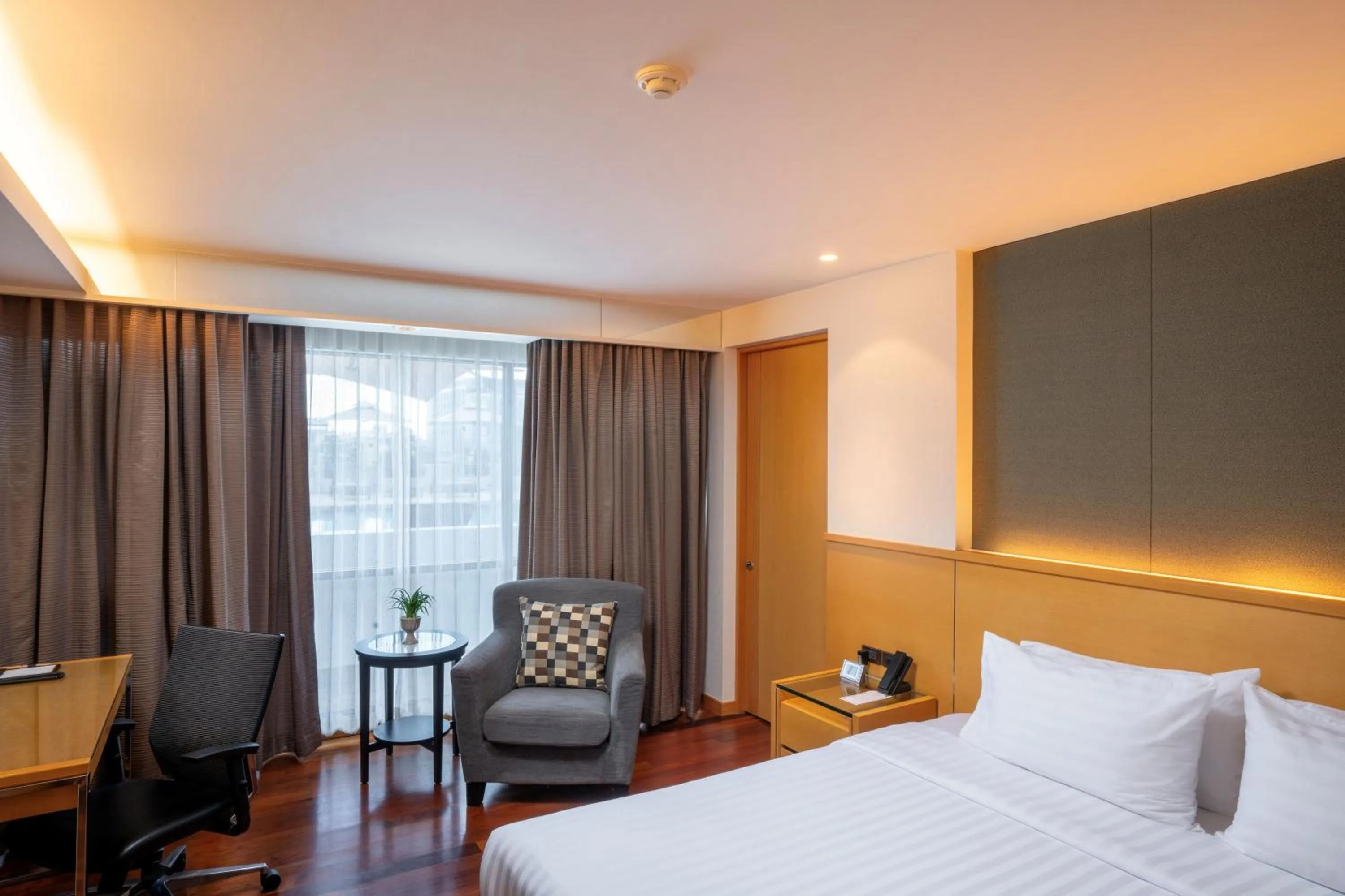 Bedroom, Bed in Lao Plaza Hotel