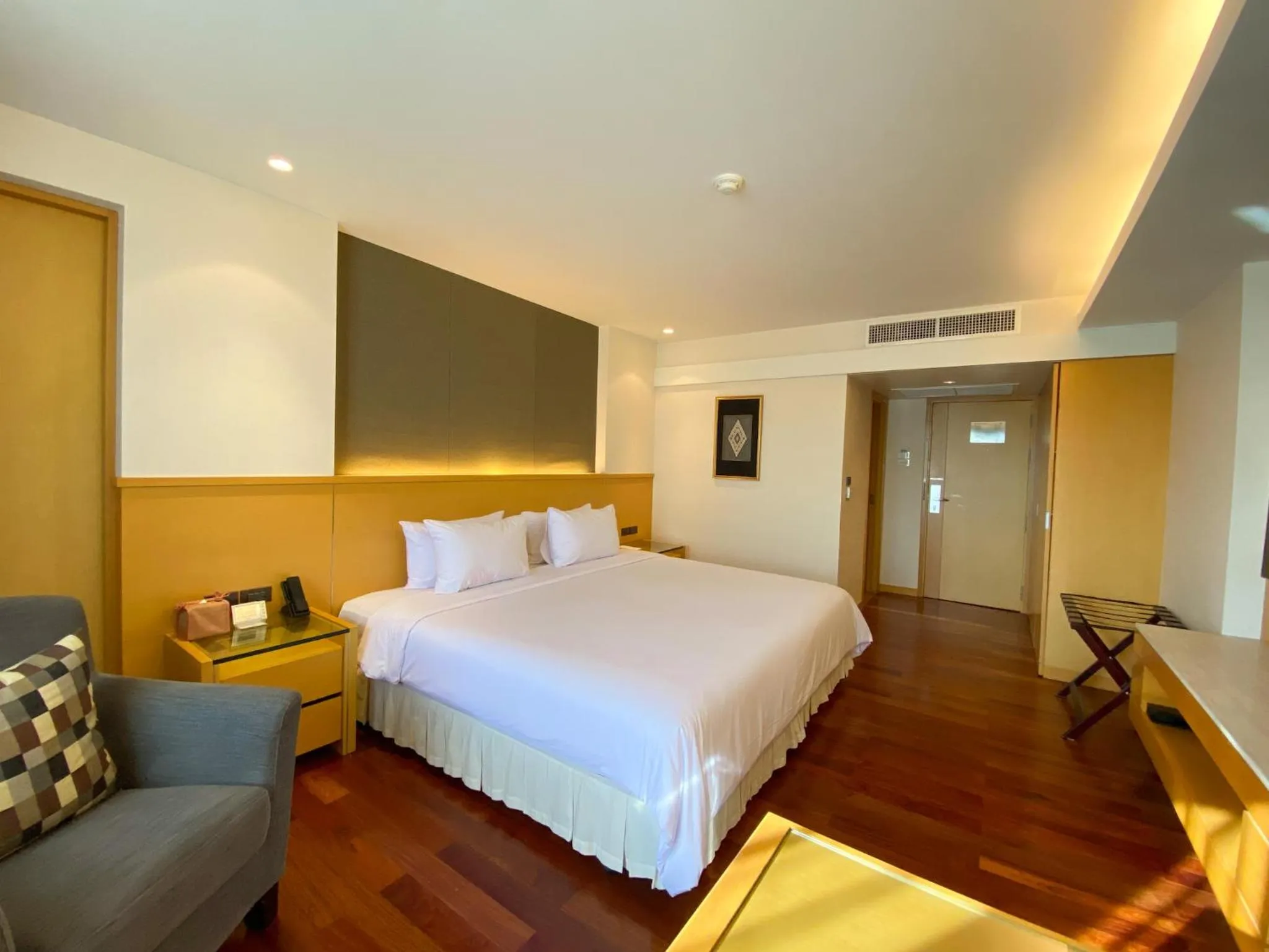 Bedroom, Bed in Lao Plaza Hotel