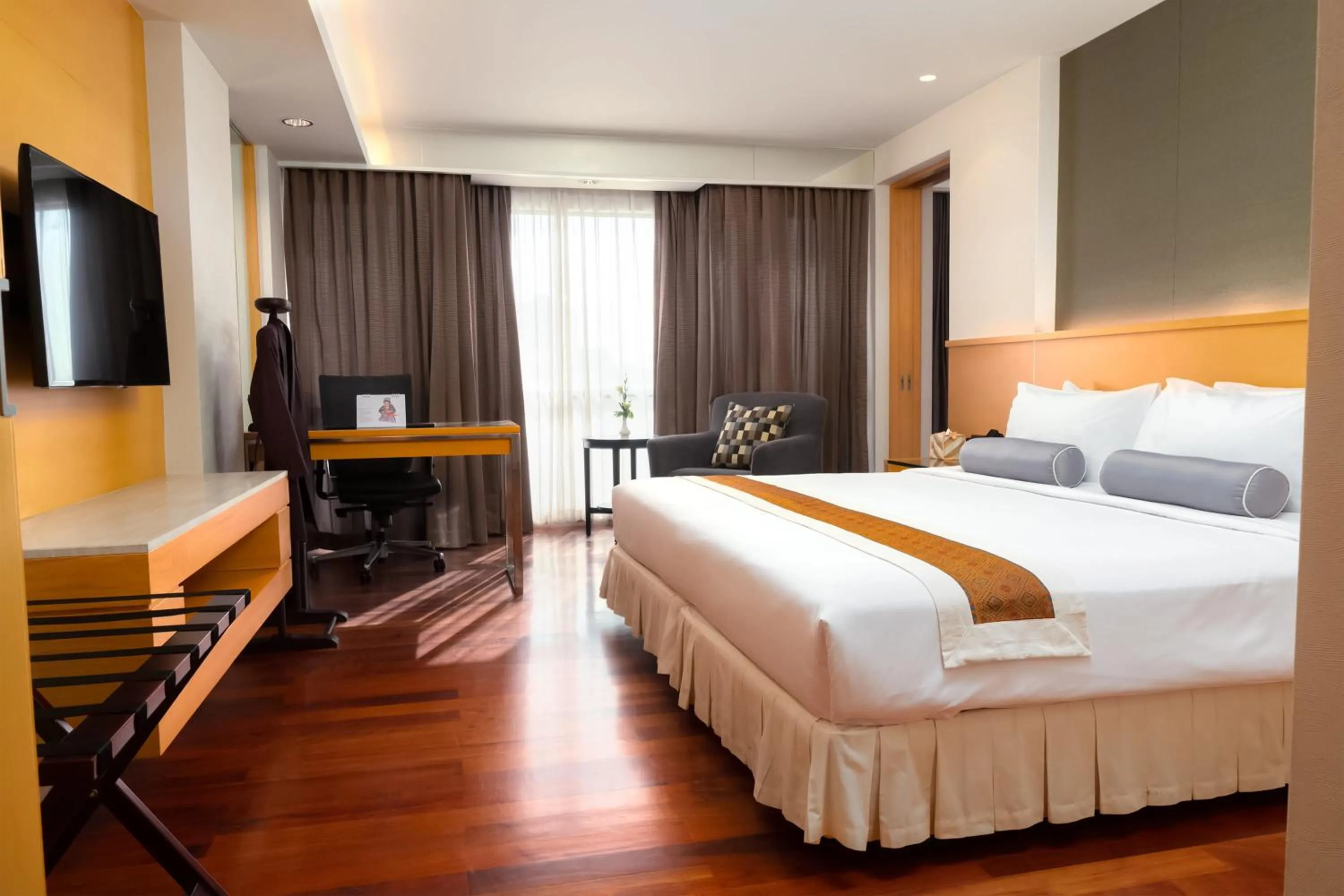 Photo of the whole room, Bed in Lao Plaza Hotel