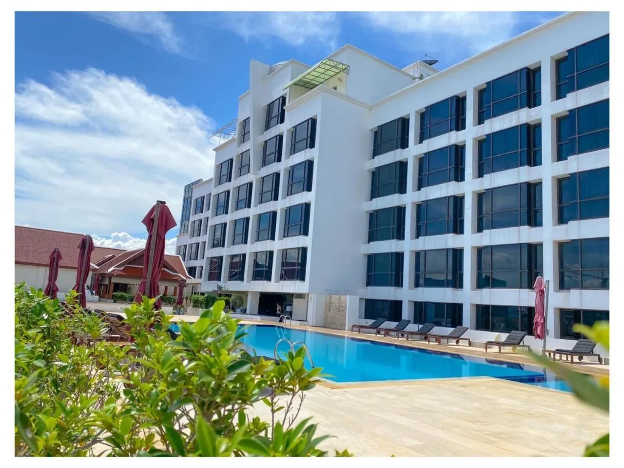 Swimming pool in Lao Plaza Hotel