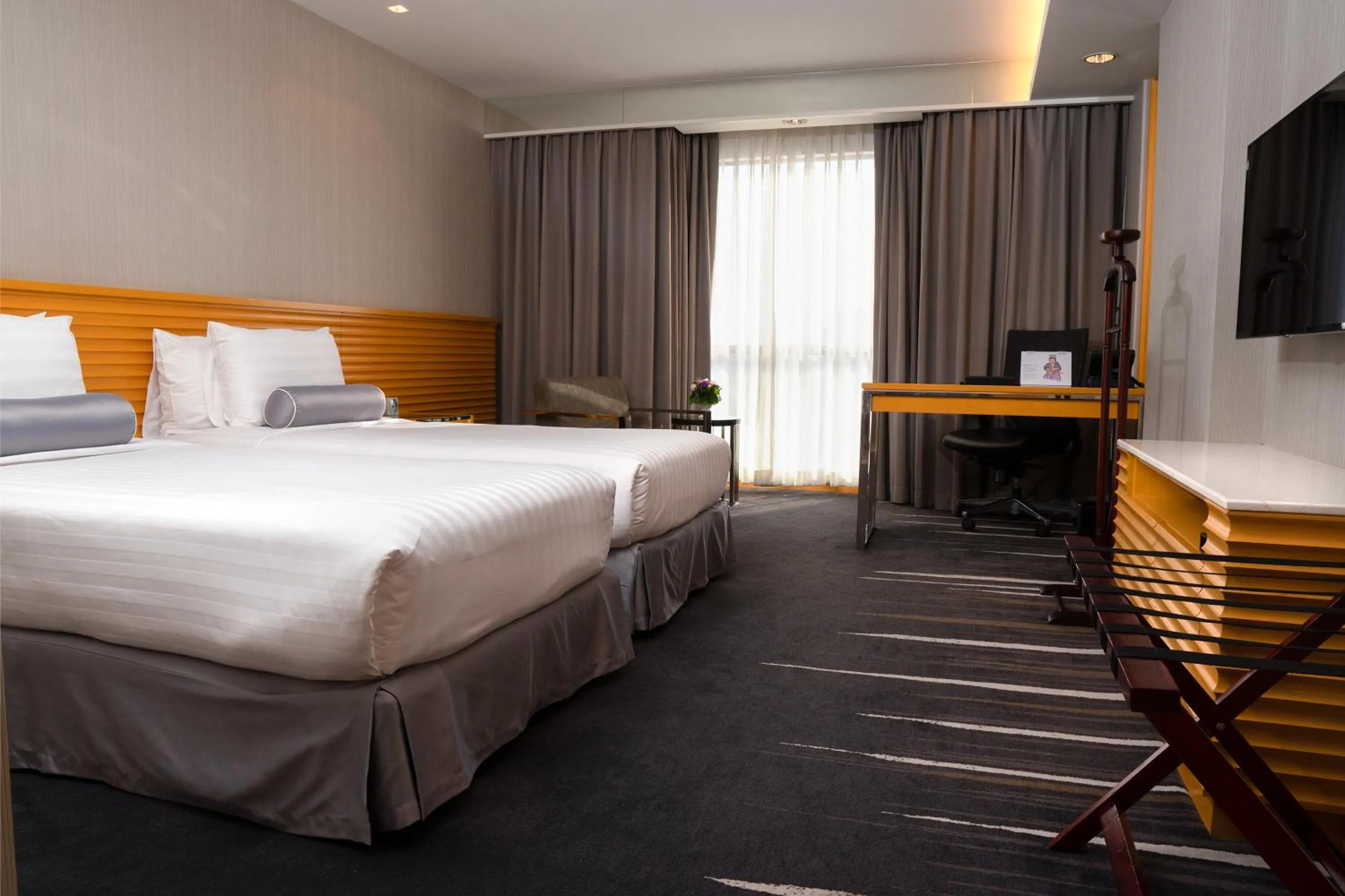 Bed in Lao Plaza Hotel