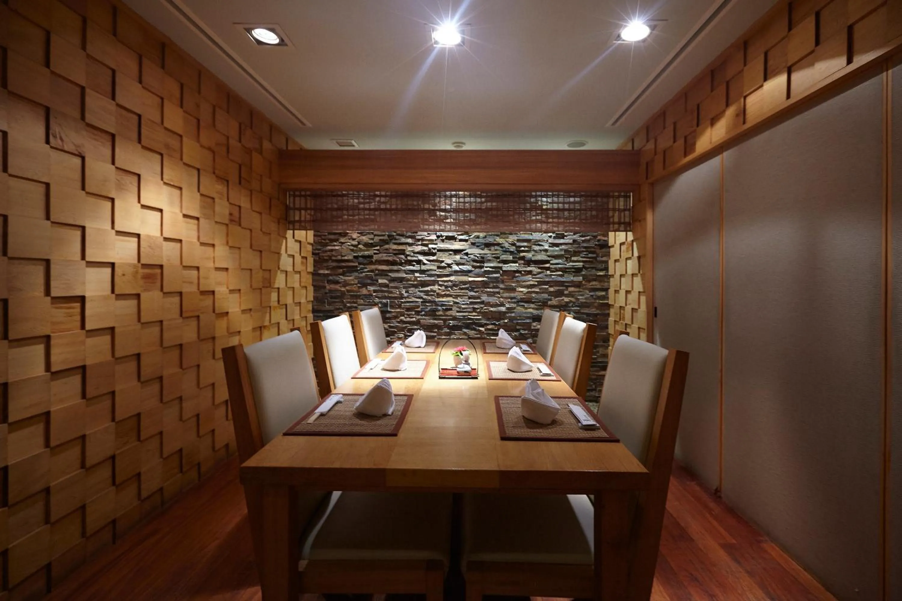 Restaurant/places to eat in Lao Plaza Hotel