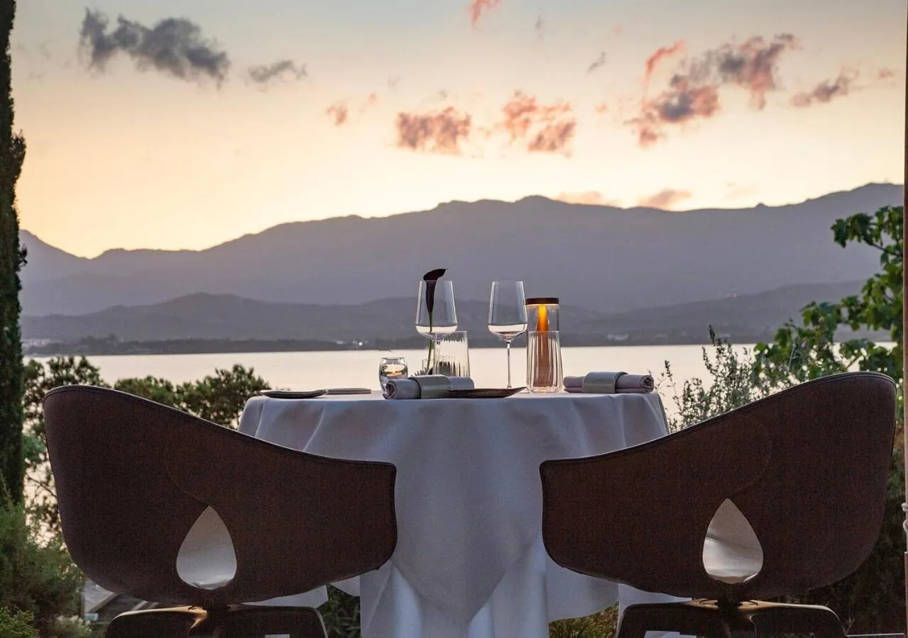 Restaurant/places to eat in Casadelmar