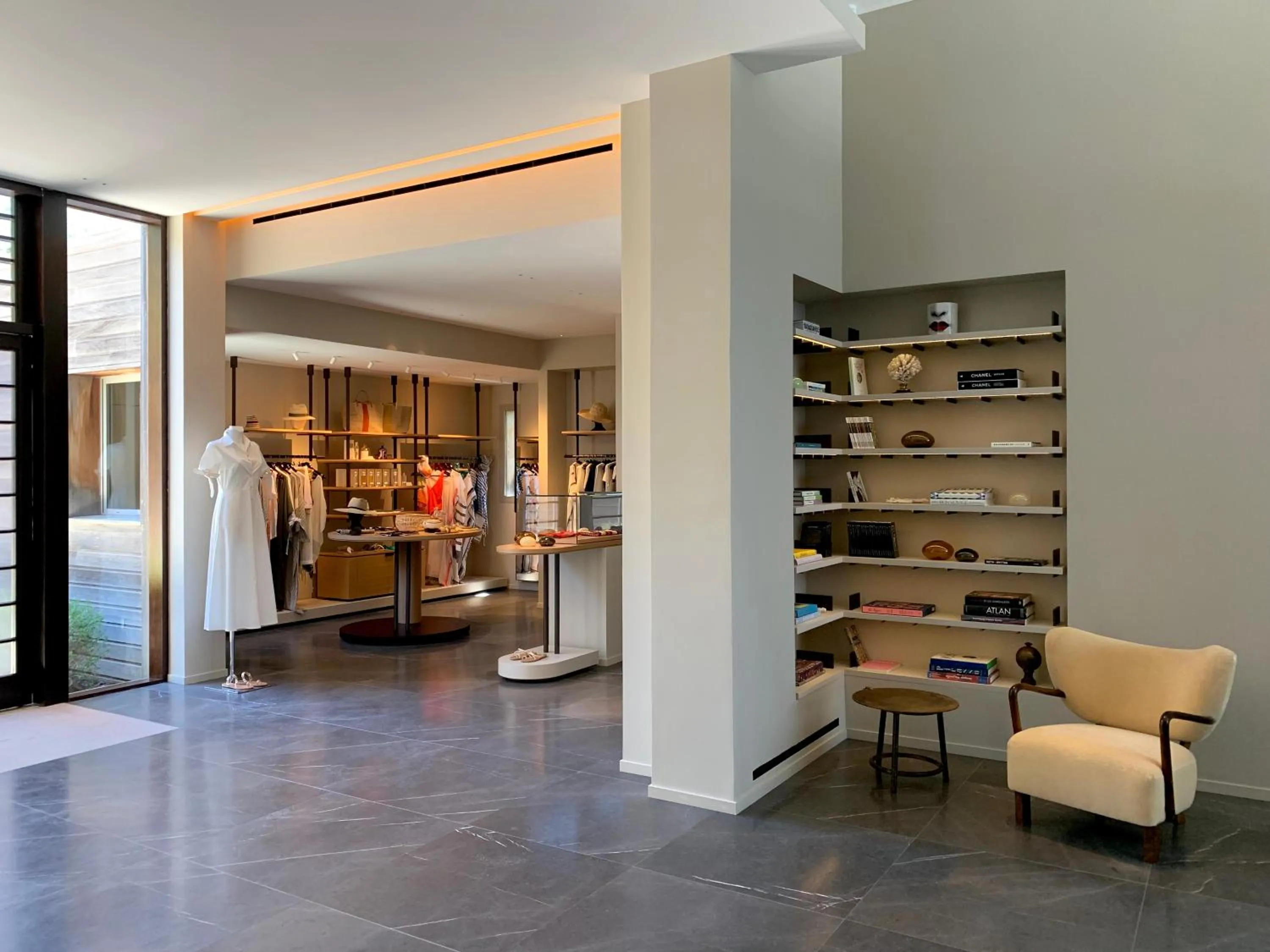 On-site shops in Casadelmar