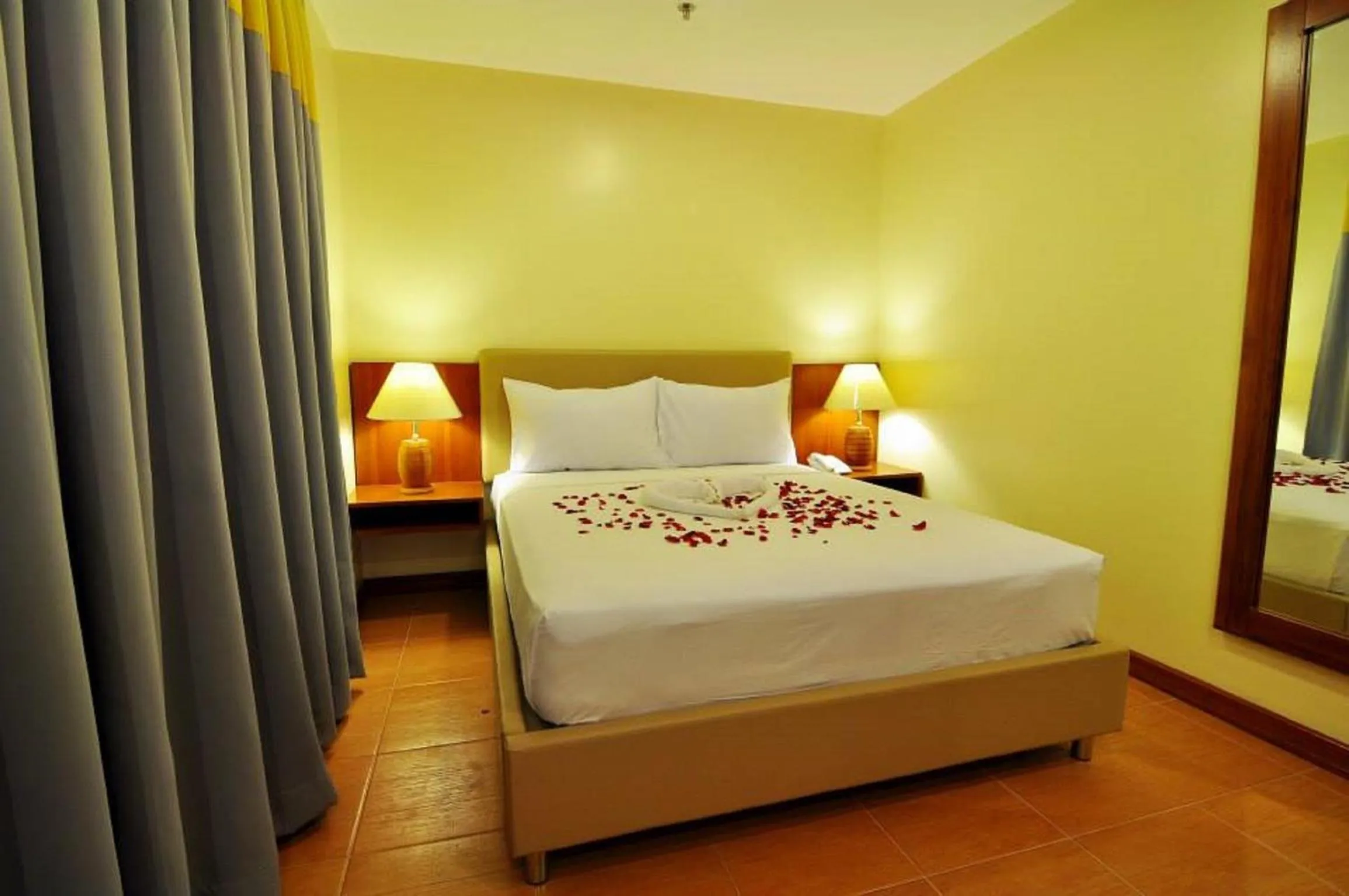 Photo of the whole room, Bed in The Well Hotel