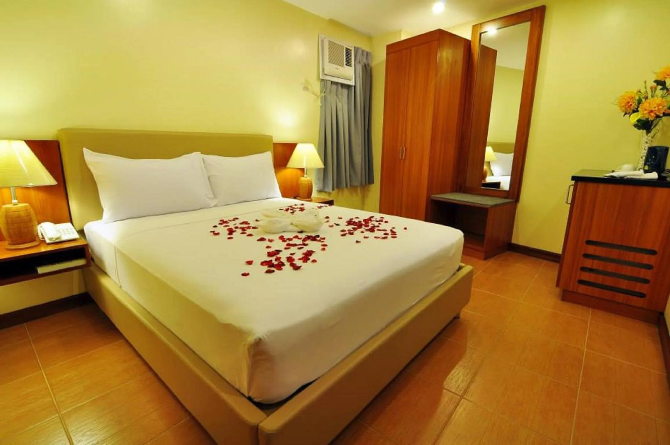 Photo of the whole room, Bed in The Well Hotel