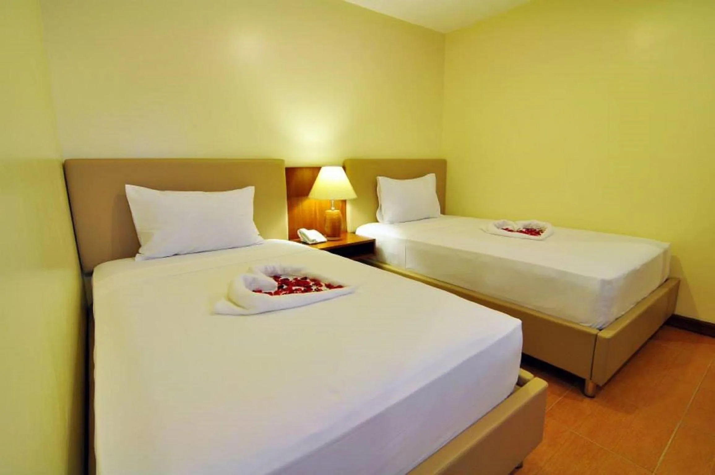 Photo of the whole room, Bed in The Well Hotel