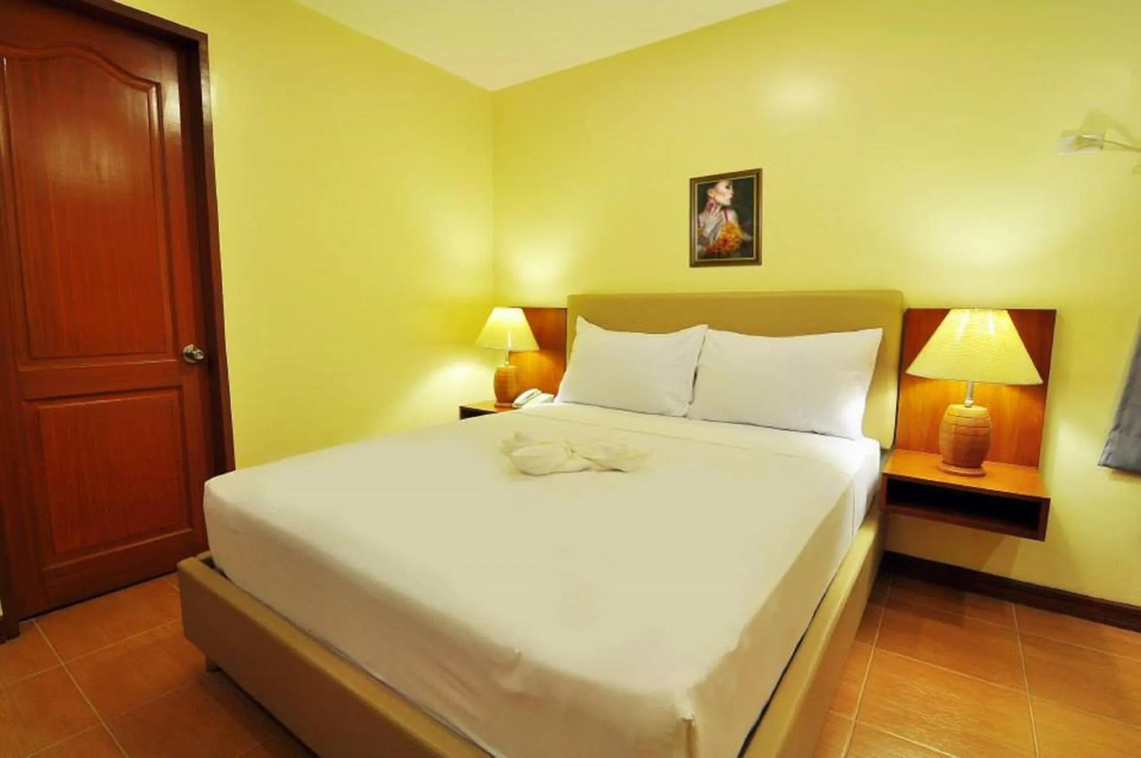 Photo of the whole room, Bed in The Well Hotel