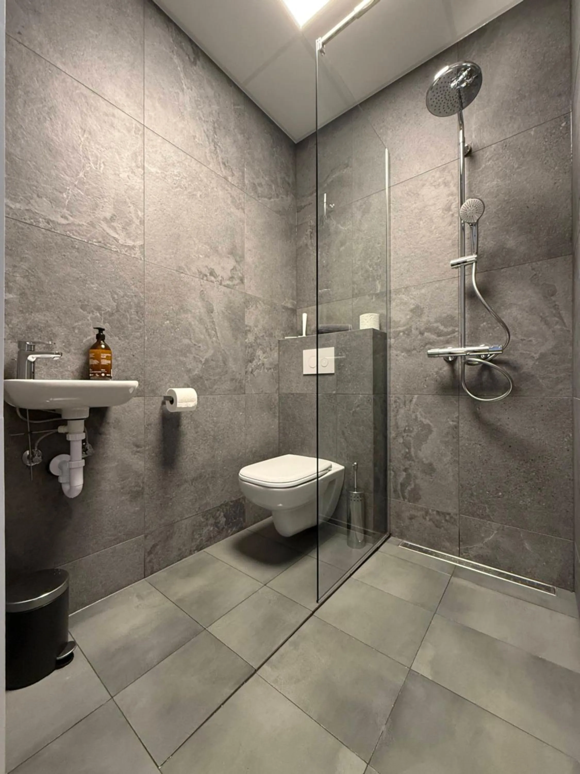 Bathroom in The Freezer Hostel & Culture Center