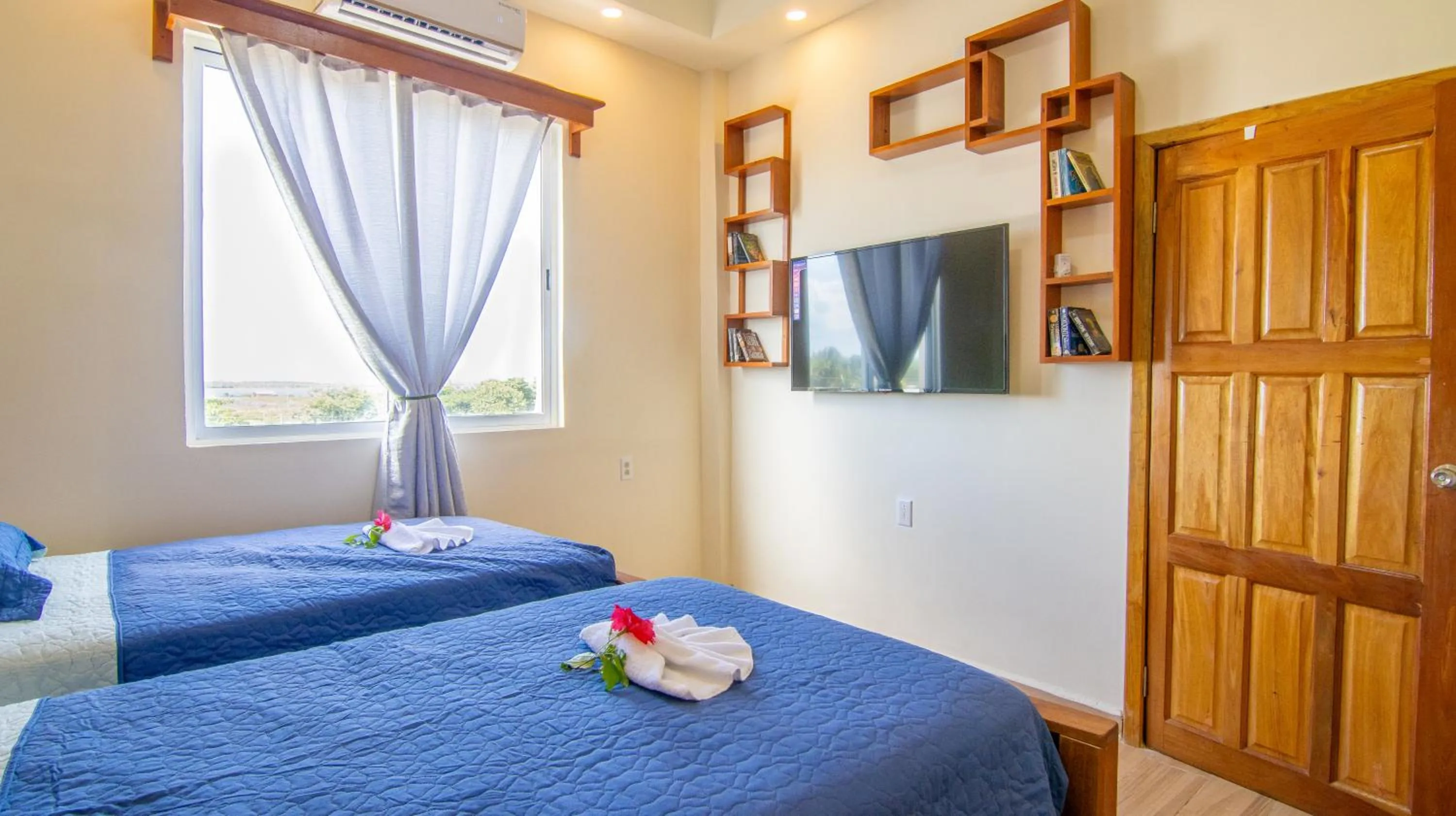 Bedroom, Bed in Tropical Palace Hotel