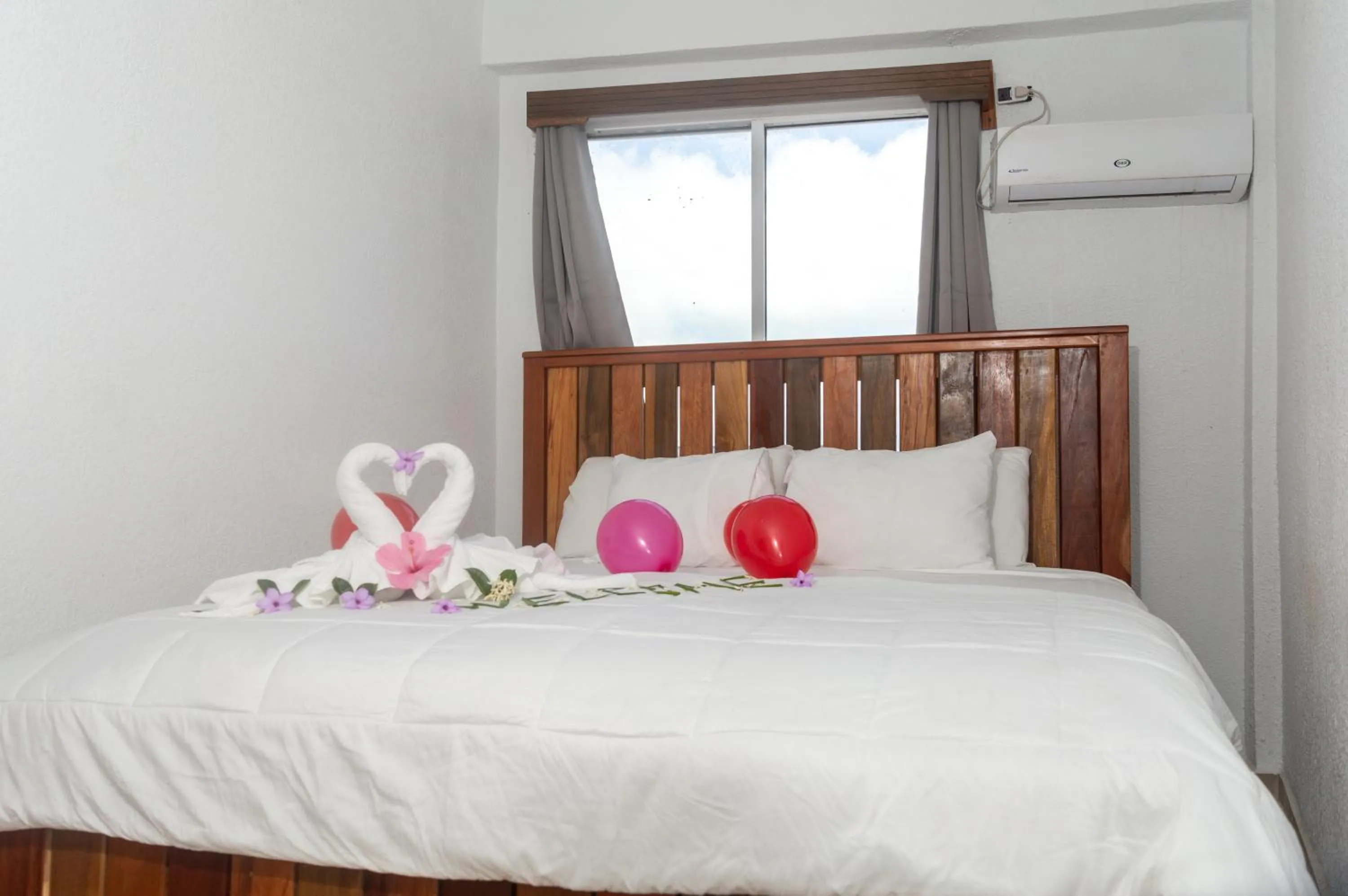 Bed in Tropical Palace Hotel