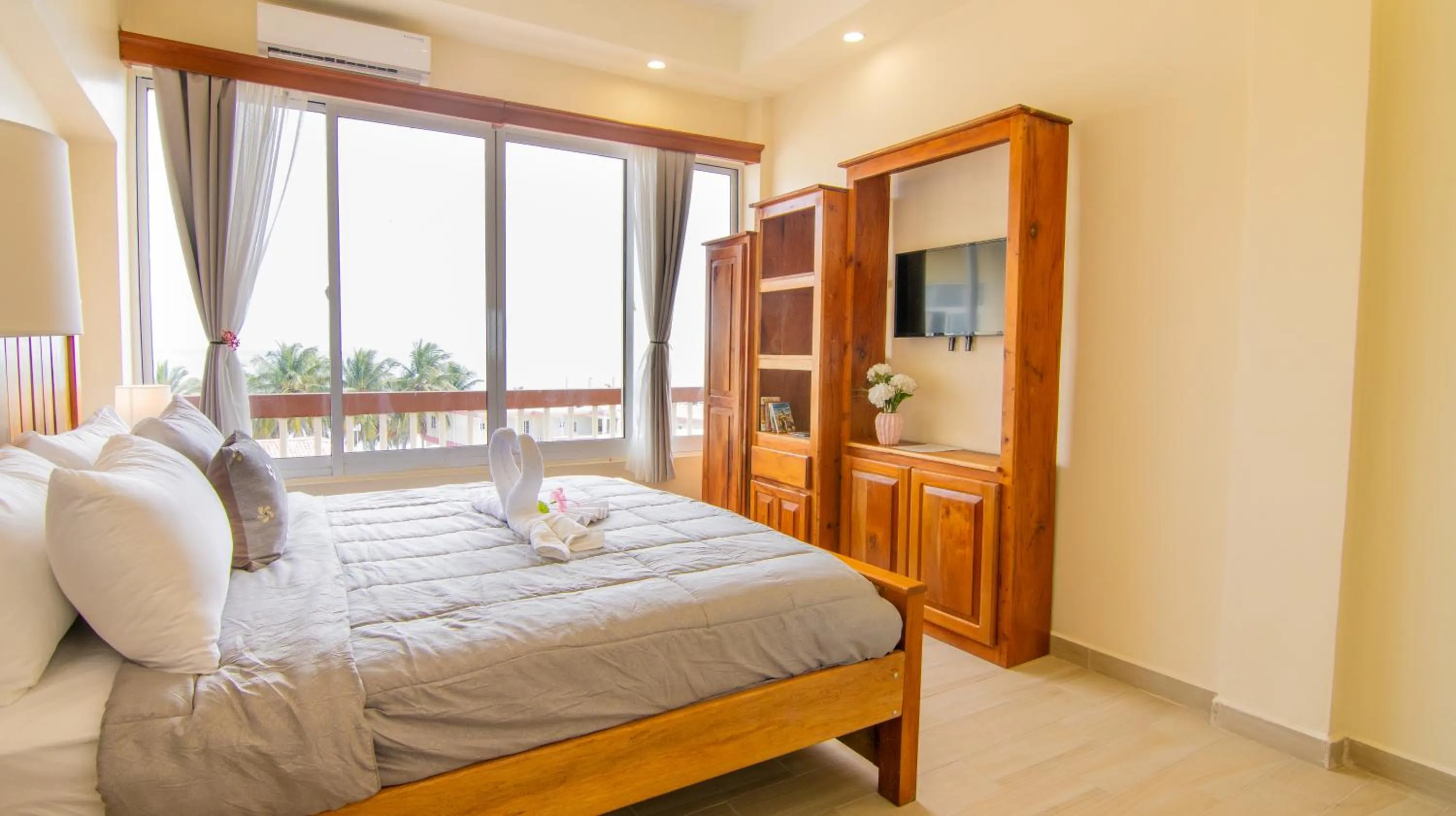 Bedroom, Bed in Tropical Palace Hotel