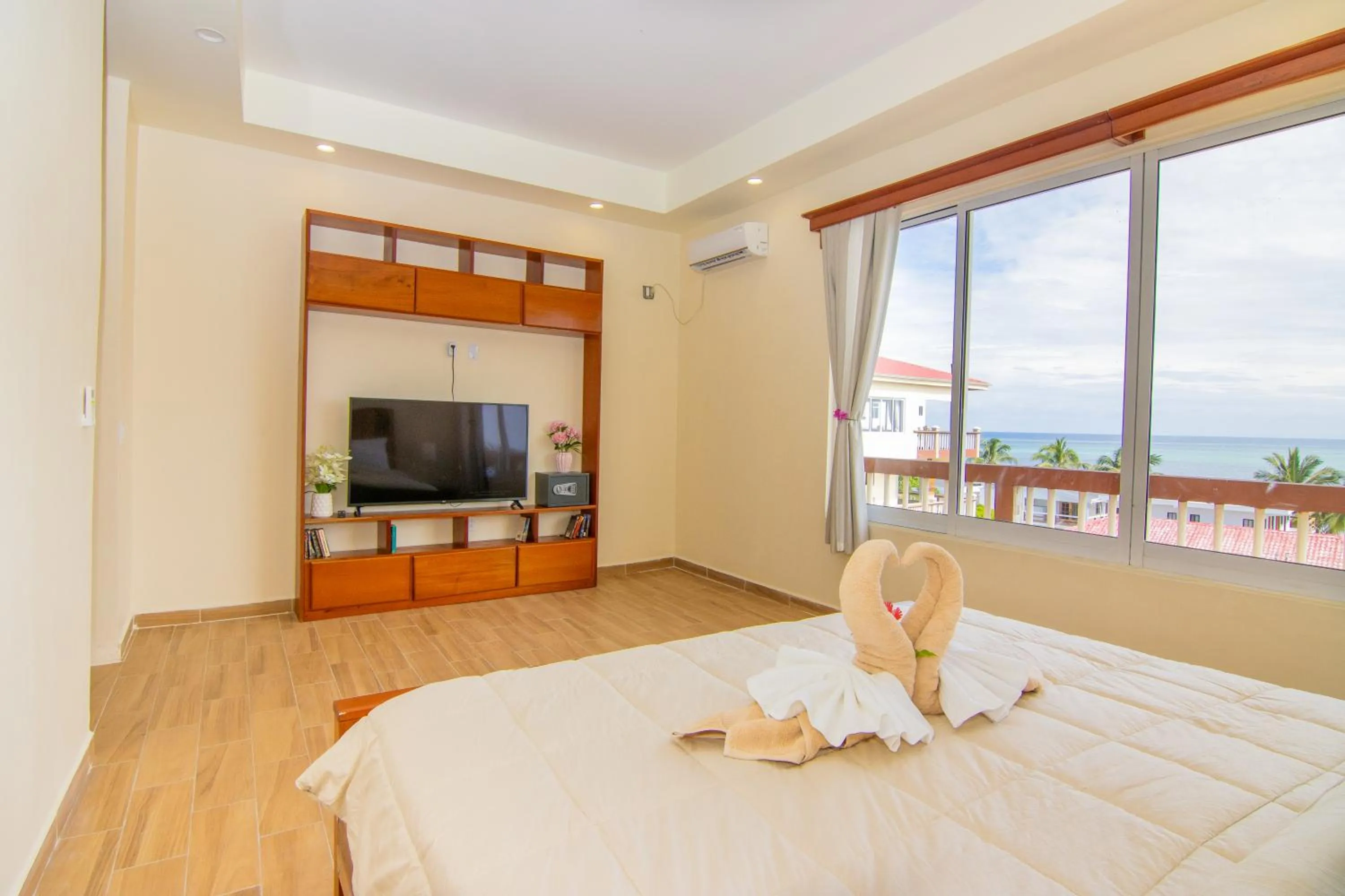 Bedroom, Bed in Tropical Palace Hotel
