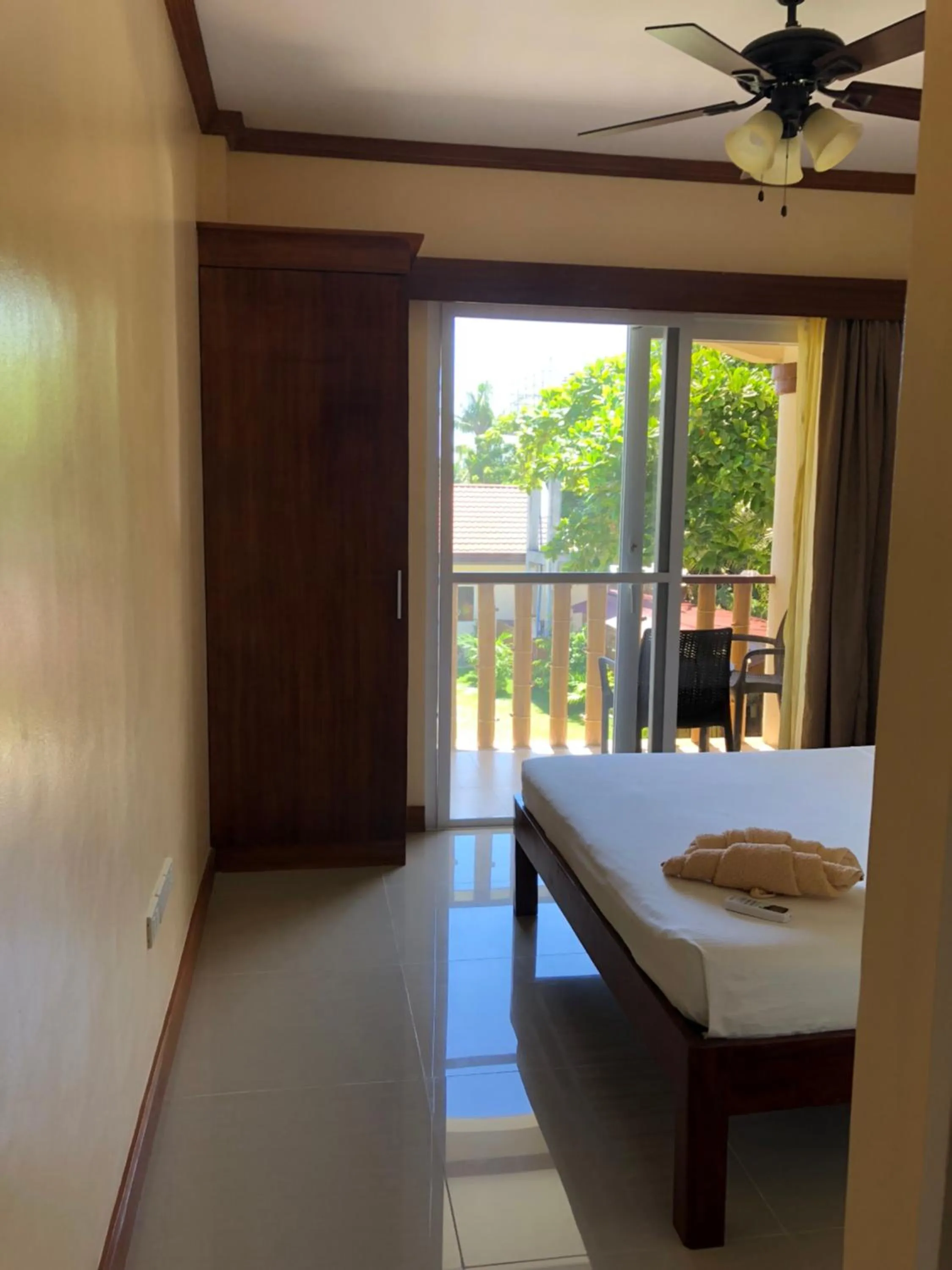 Balcony/Terrace, Bed in Malapascua Starlight Resort