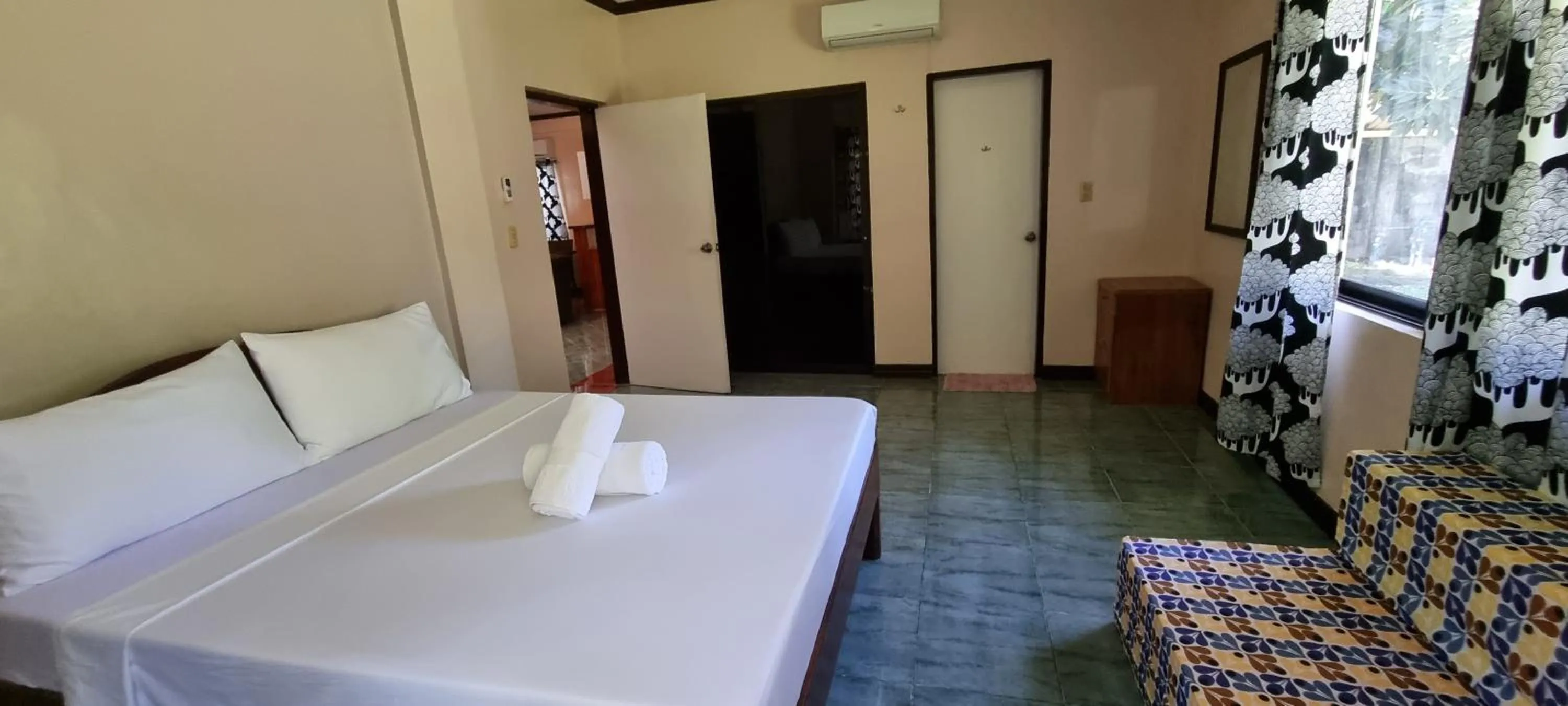 Bed in Malapascua Starlight Resort