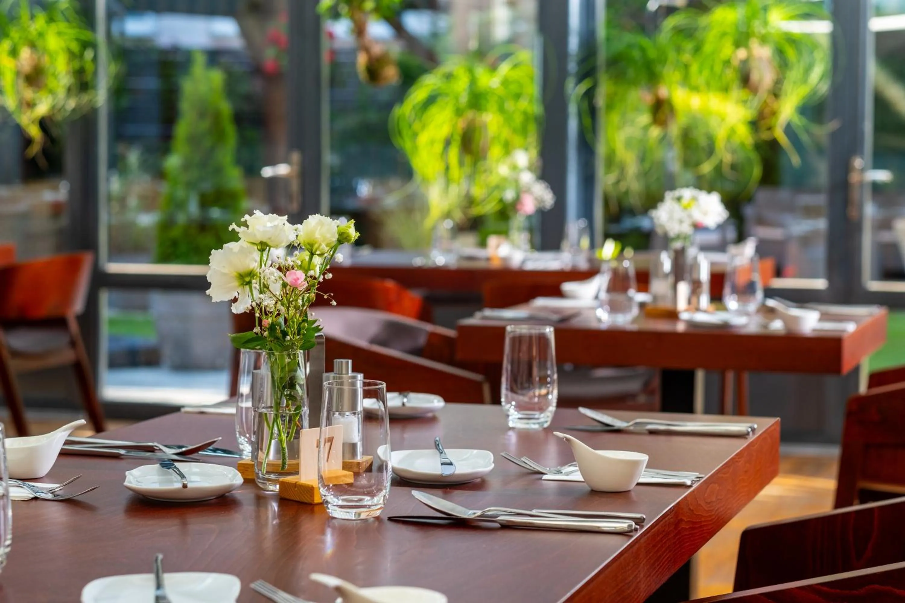 Restaurant/places to eat in Hotel Golden Eagle