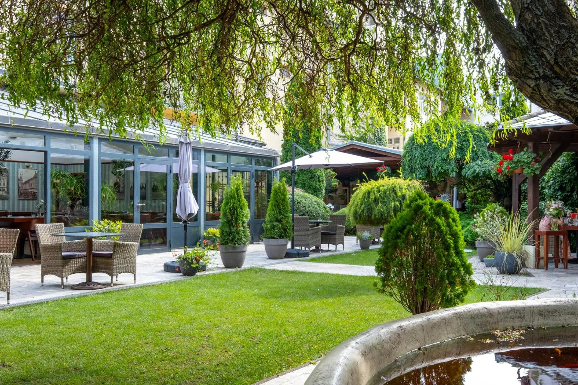 Garden in Hotel Golden Eagle