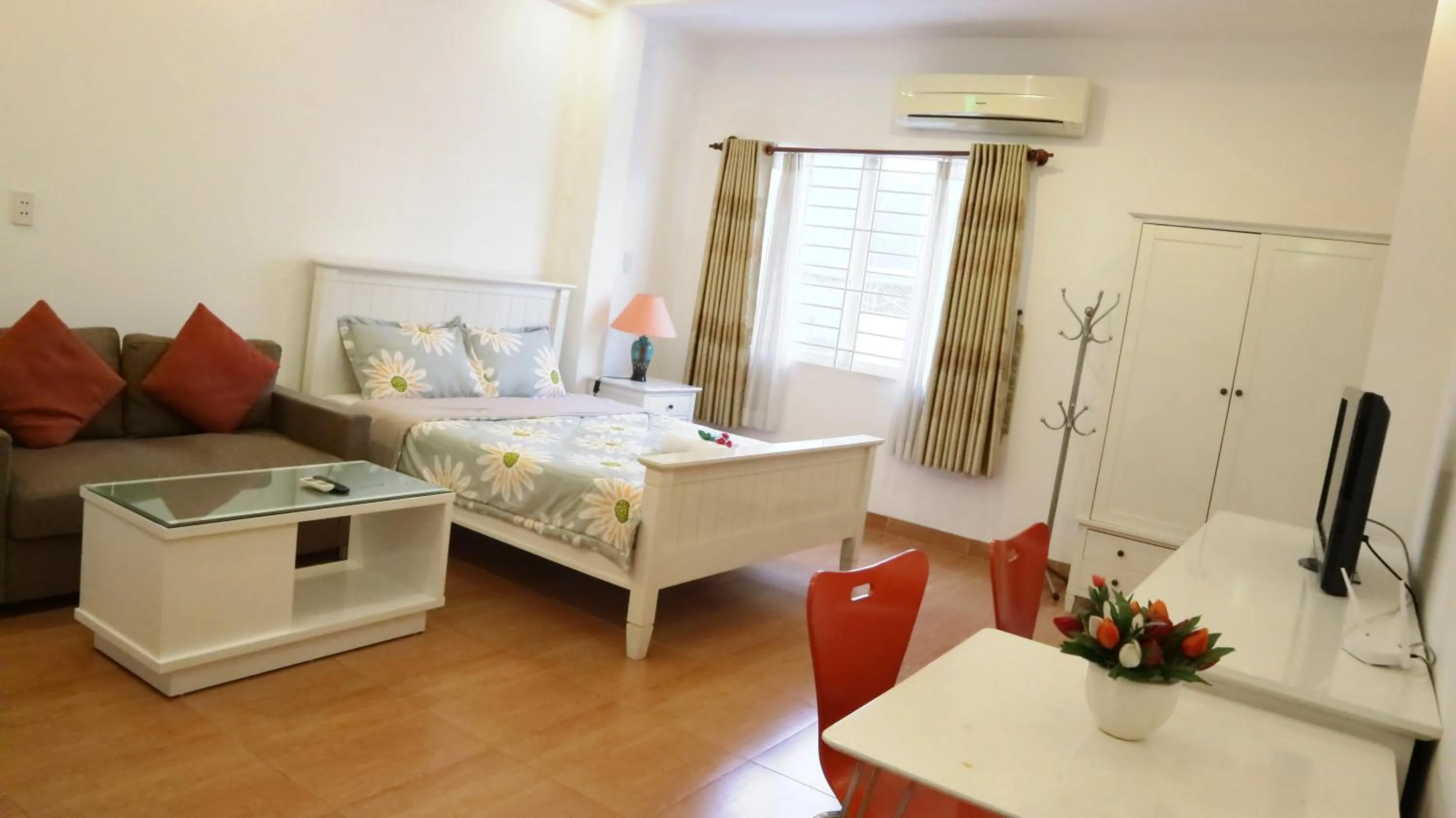 Bed in Smiley Apartment 3