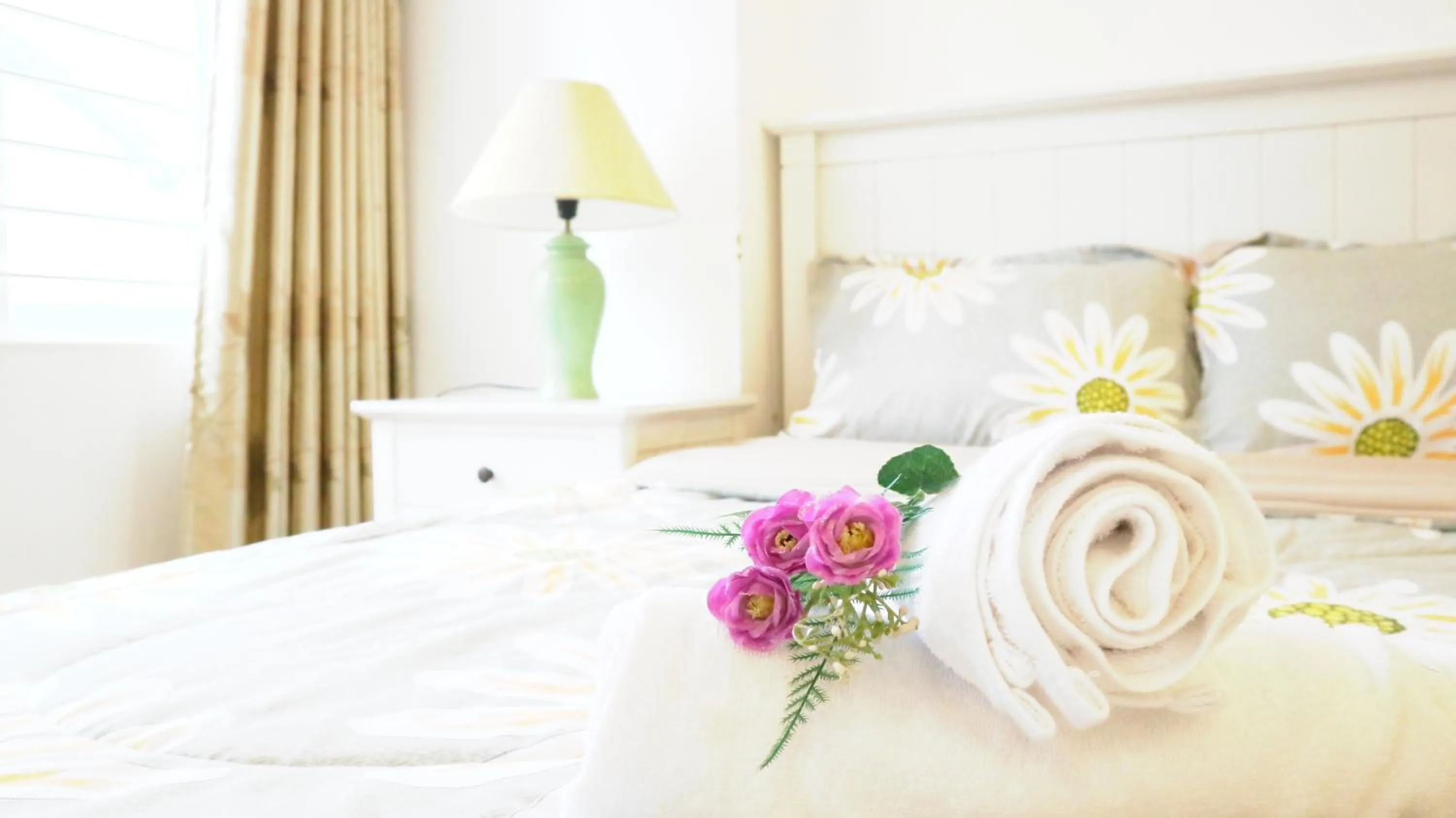 Bed in Smiley Apartment 3