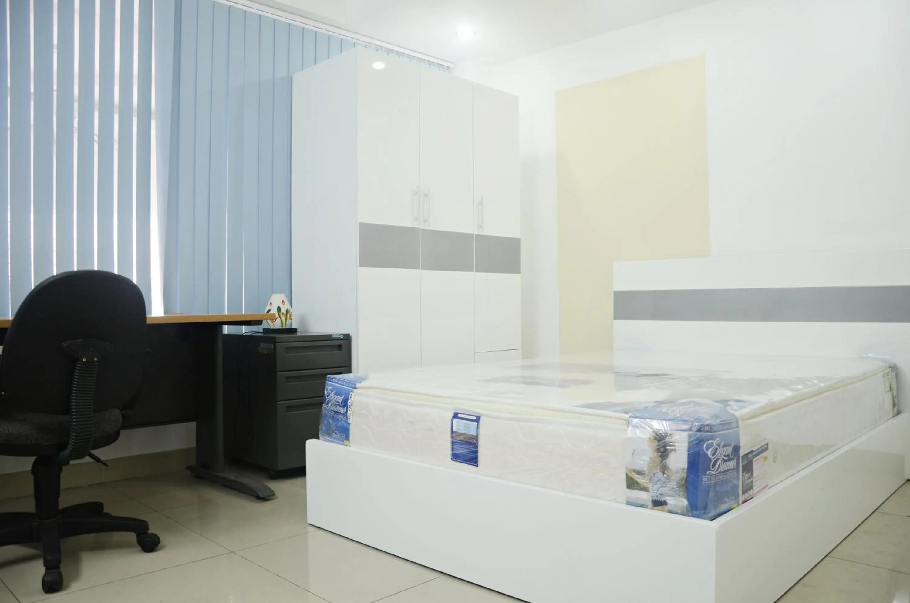 Bed in Smiley Apartment 3