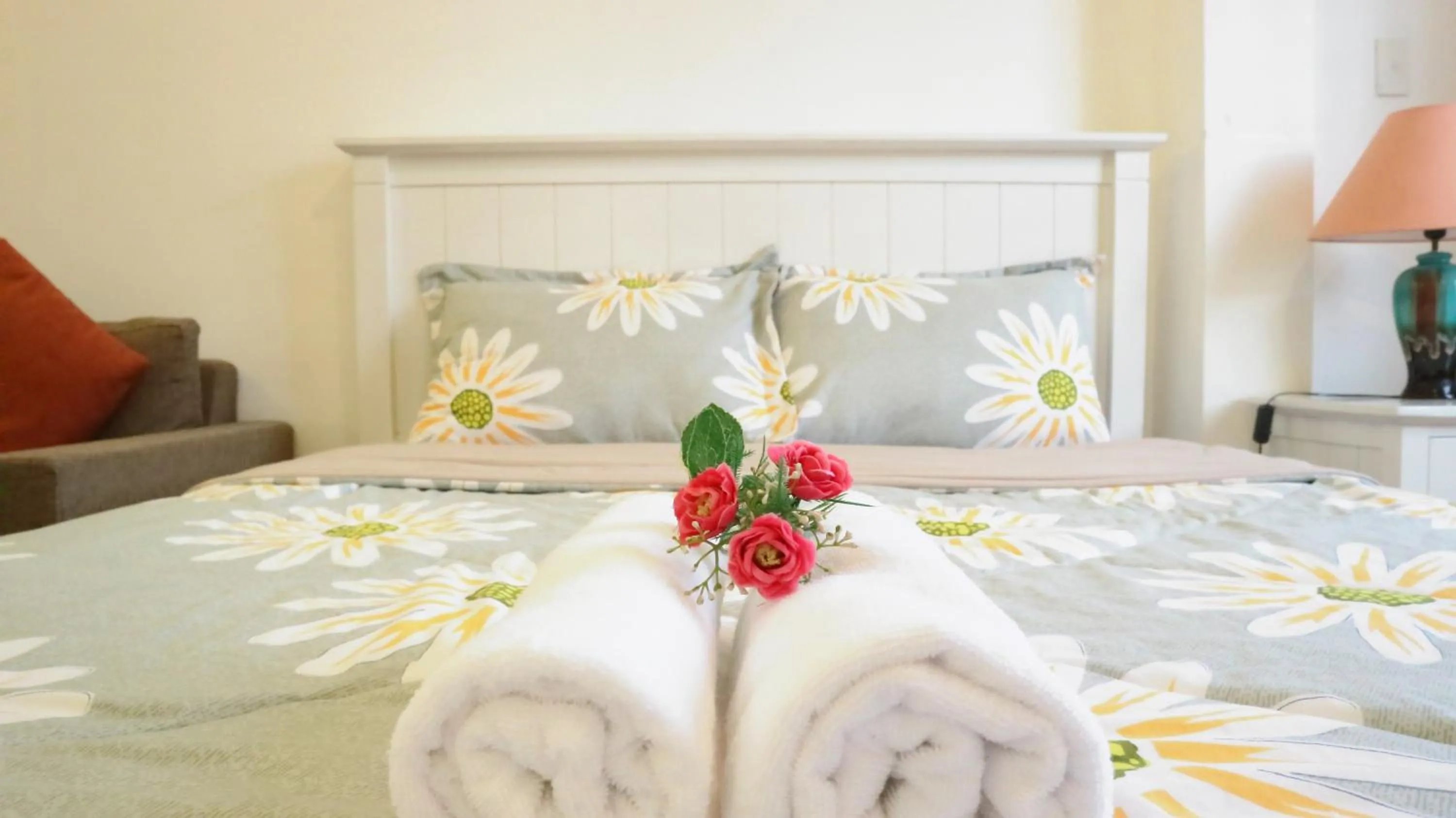 Bed in Smiley Apartment 3