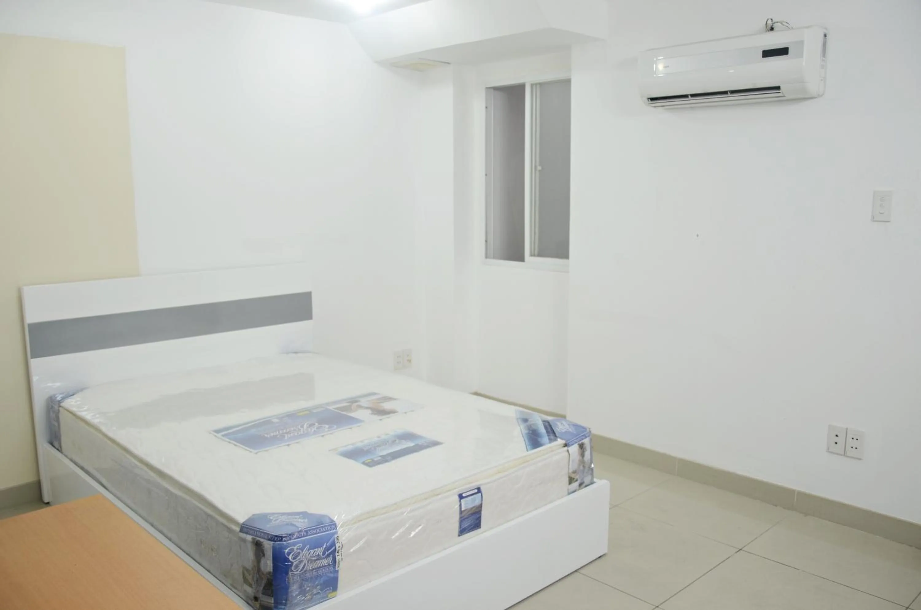 Bed in Smiley Apartment 3