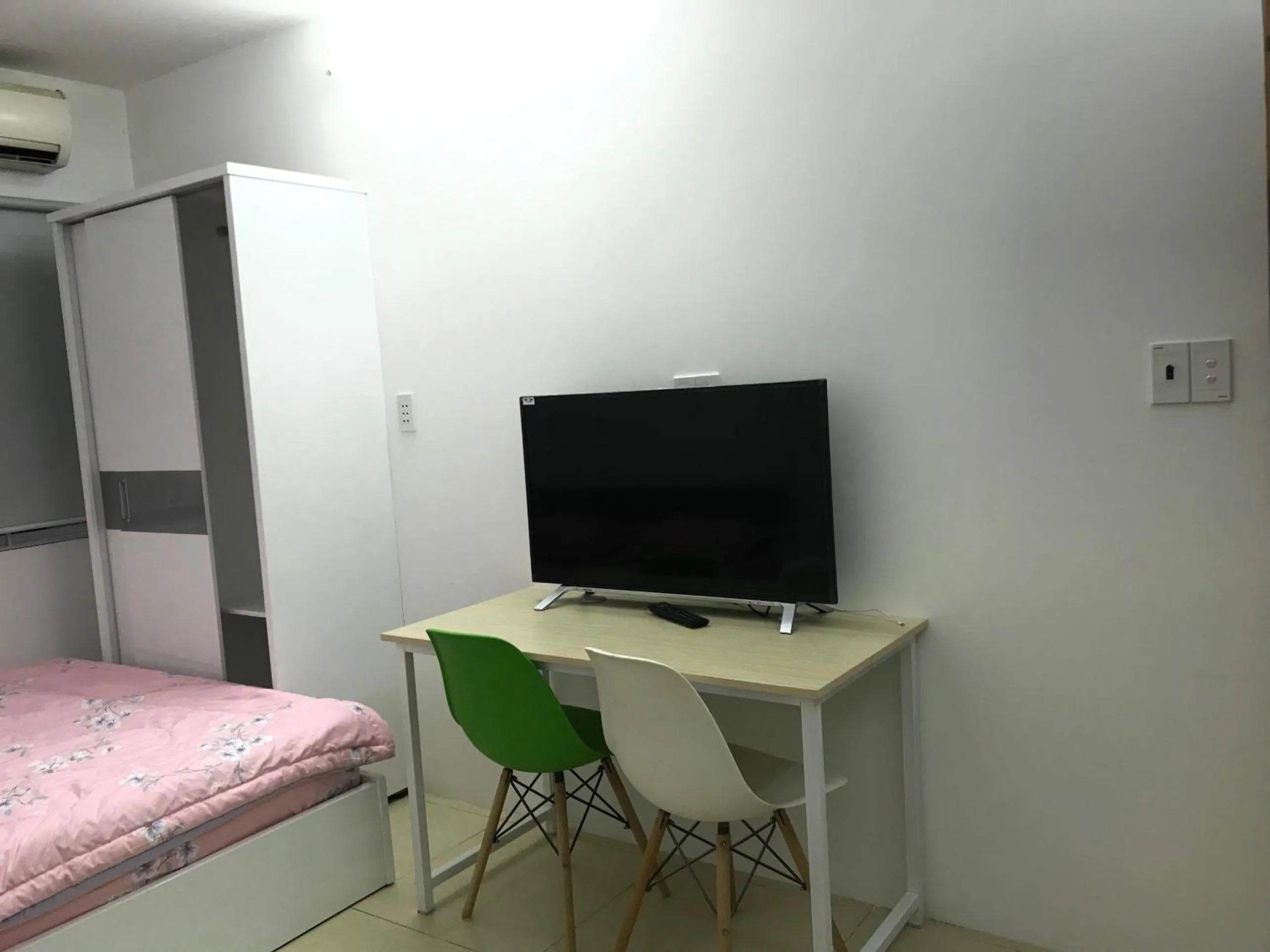 Bed in Smiley Apartment 3