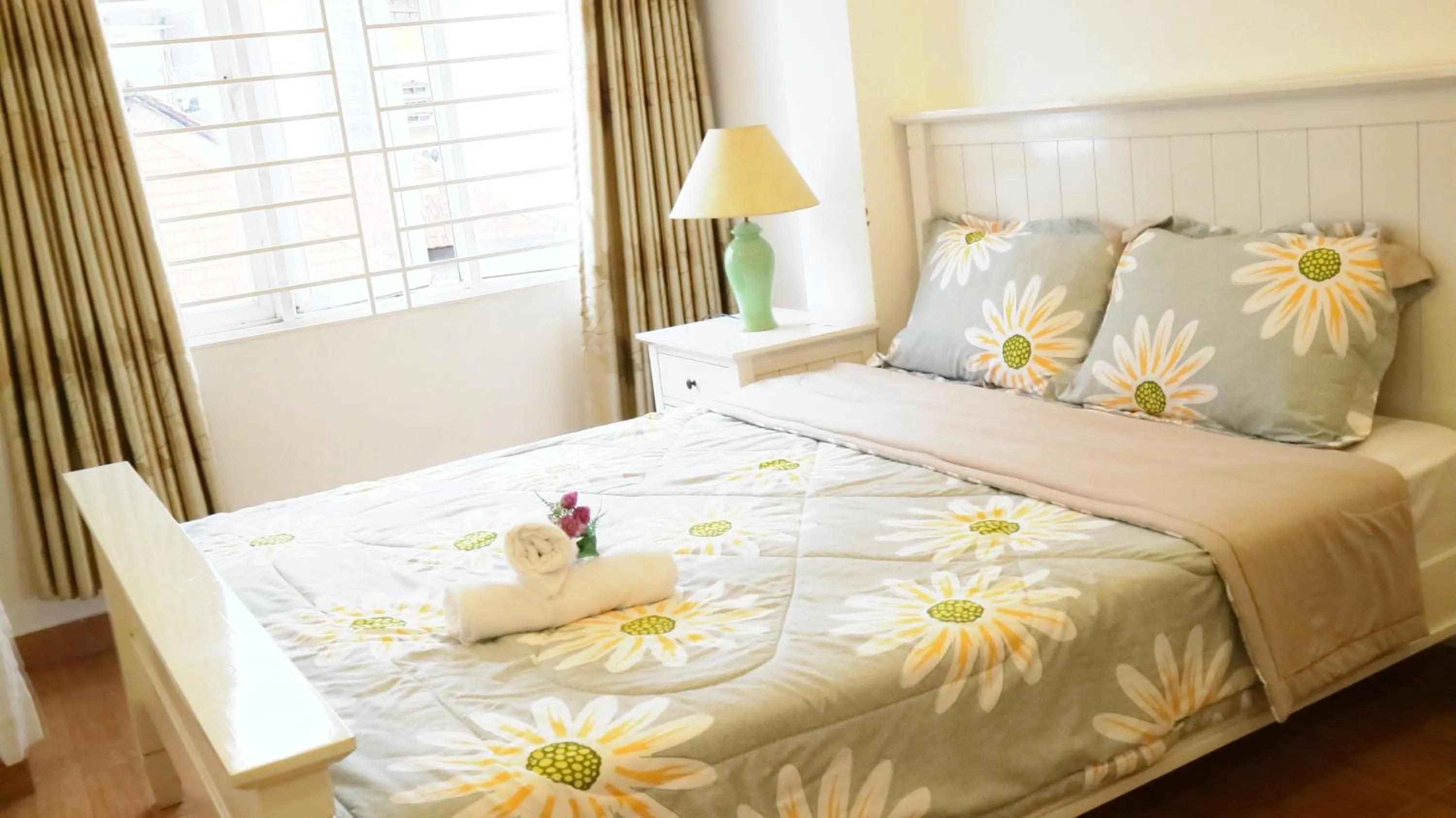 Bed in Smiley Apartment 3