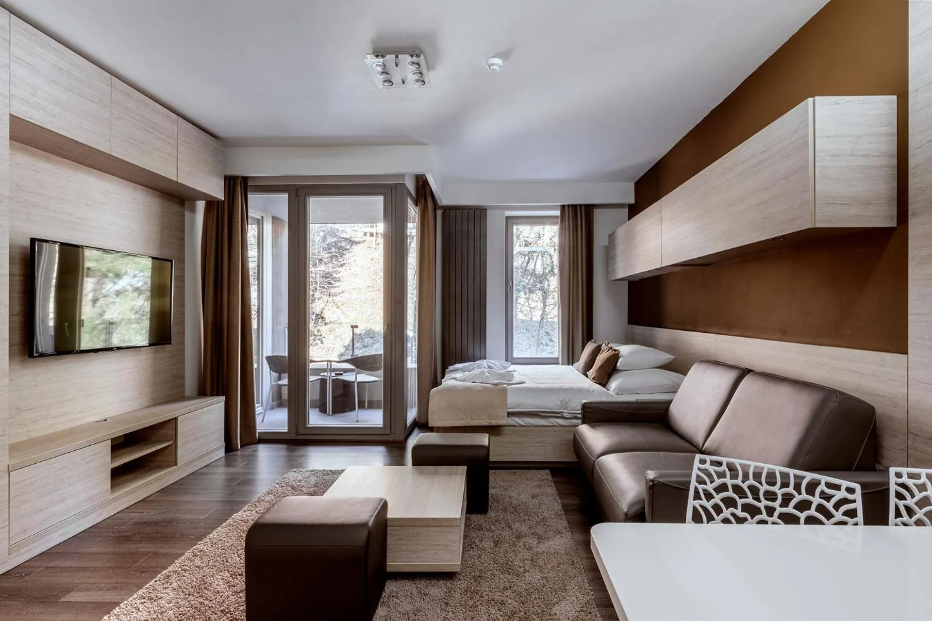 Living room, Bed in HOTEL PECR WELL