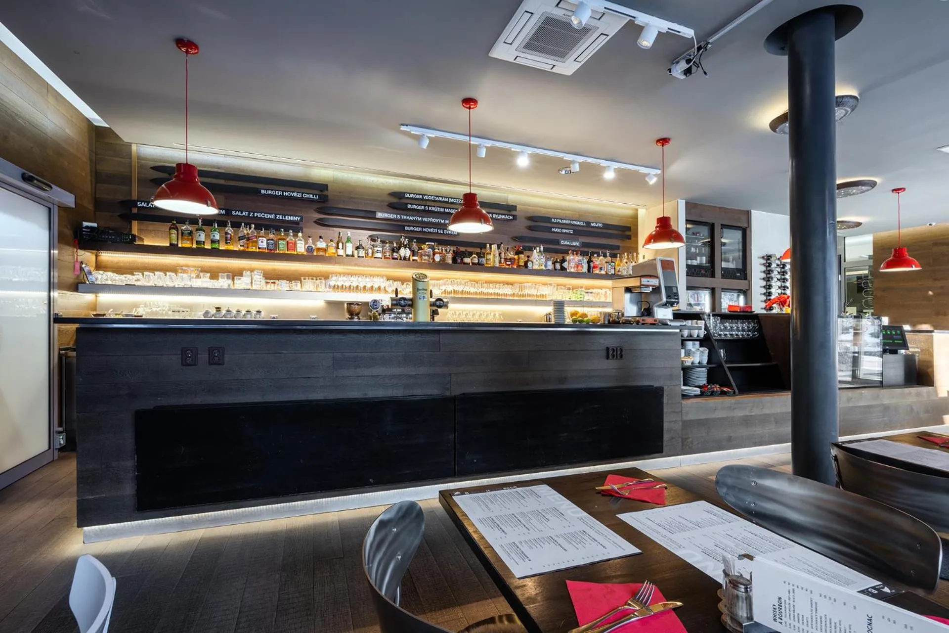 Restaurant/places to eat in HOTEL PECR WELL