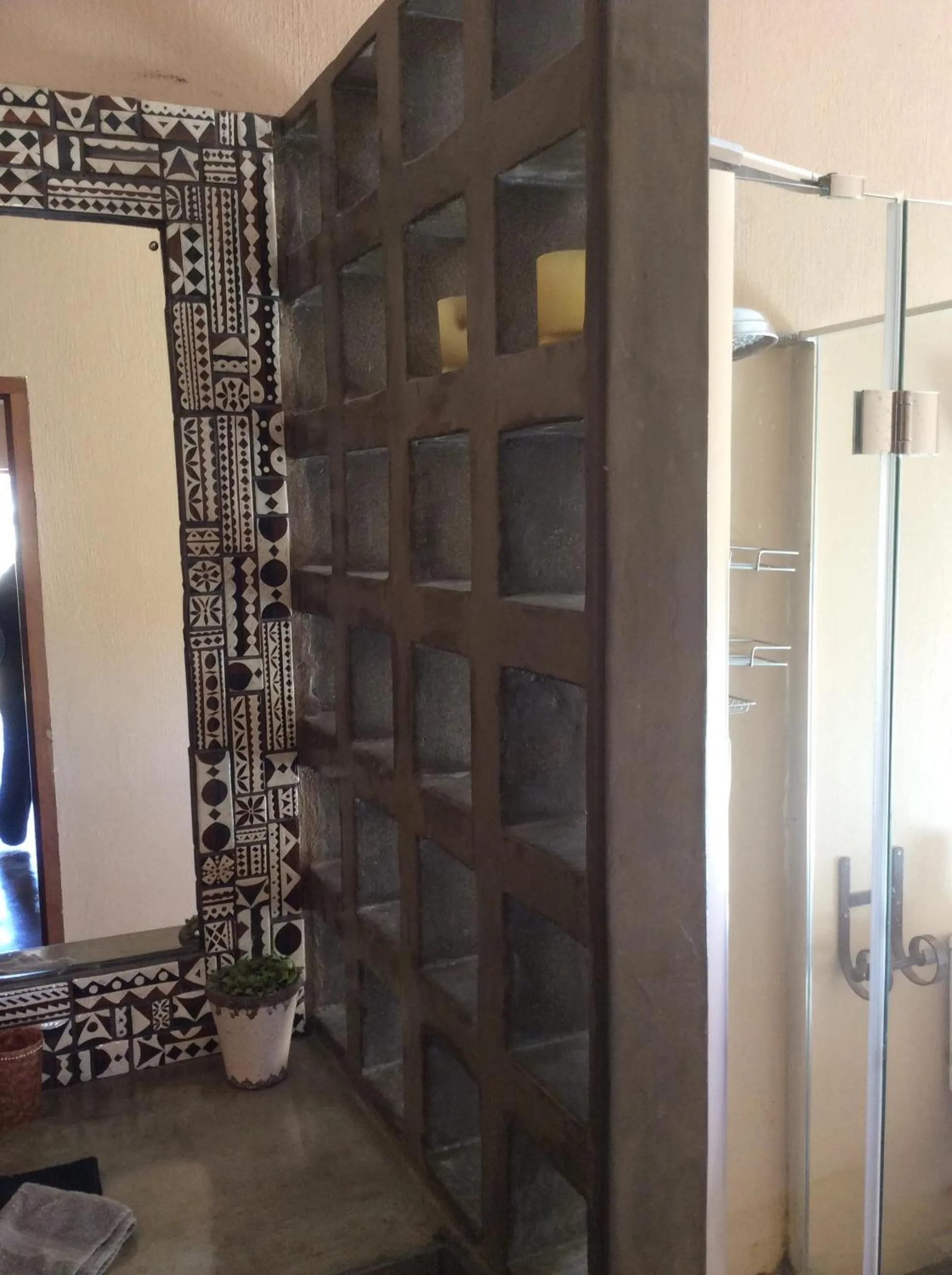 Decorative detail in 278 on Main