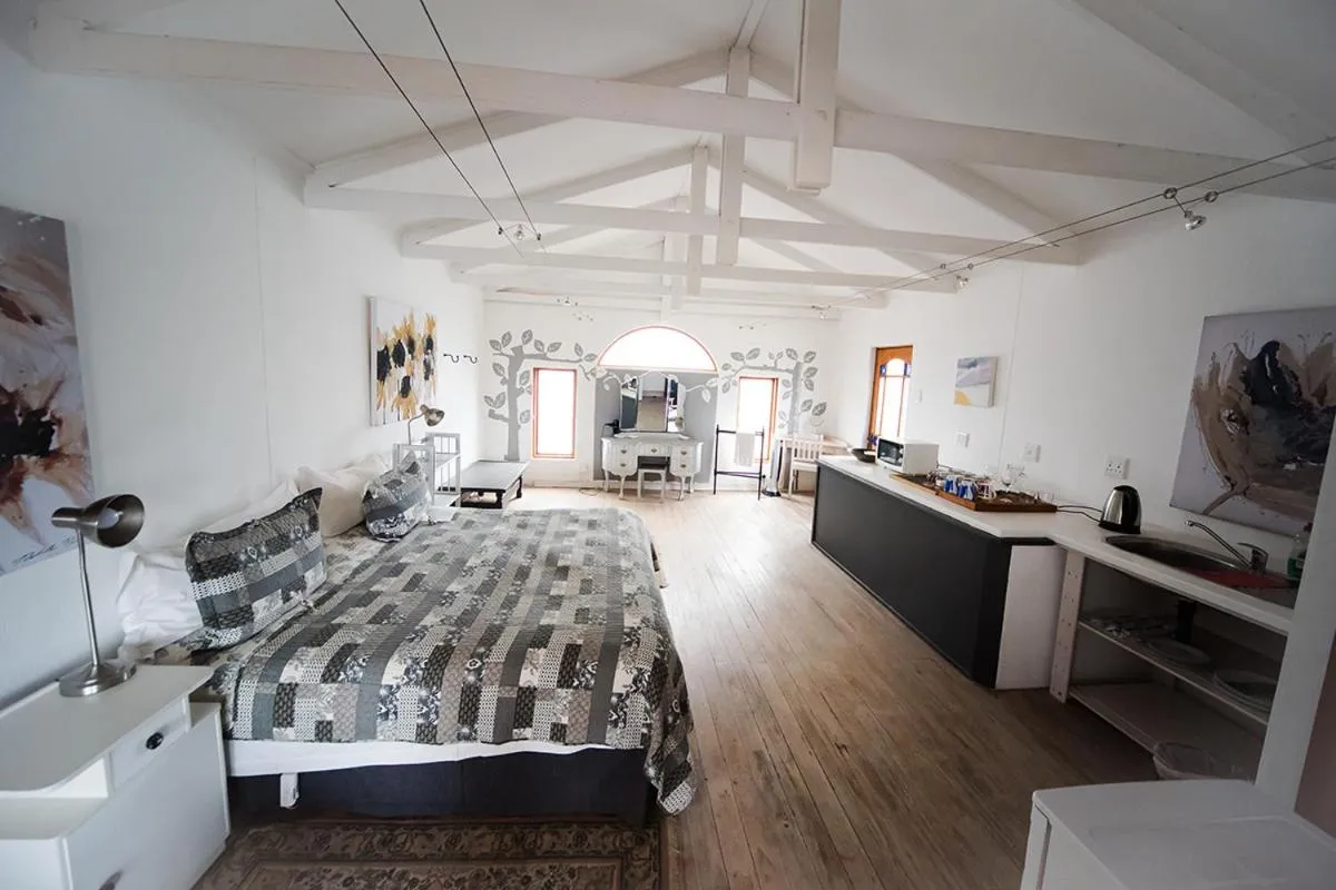 Living room, Bed in 278 on Main