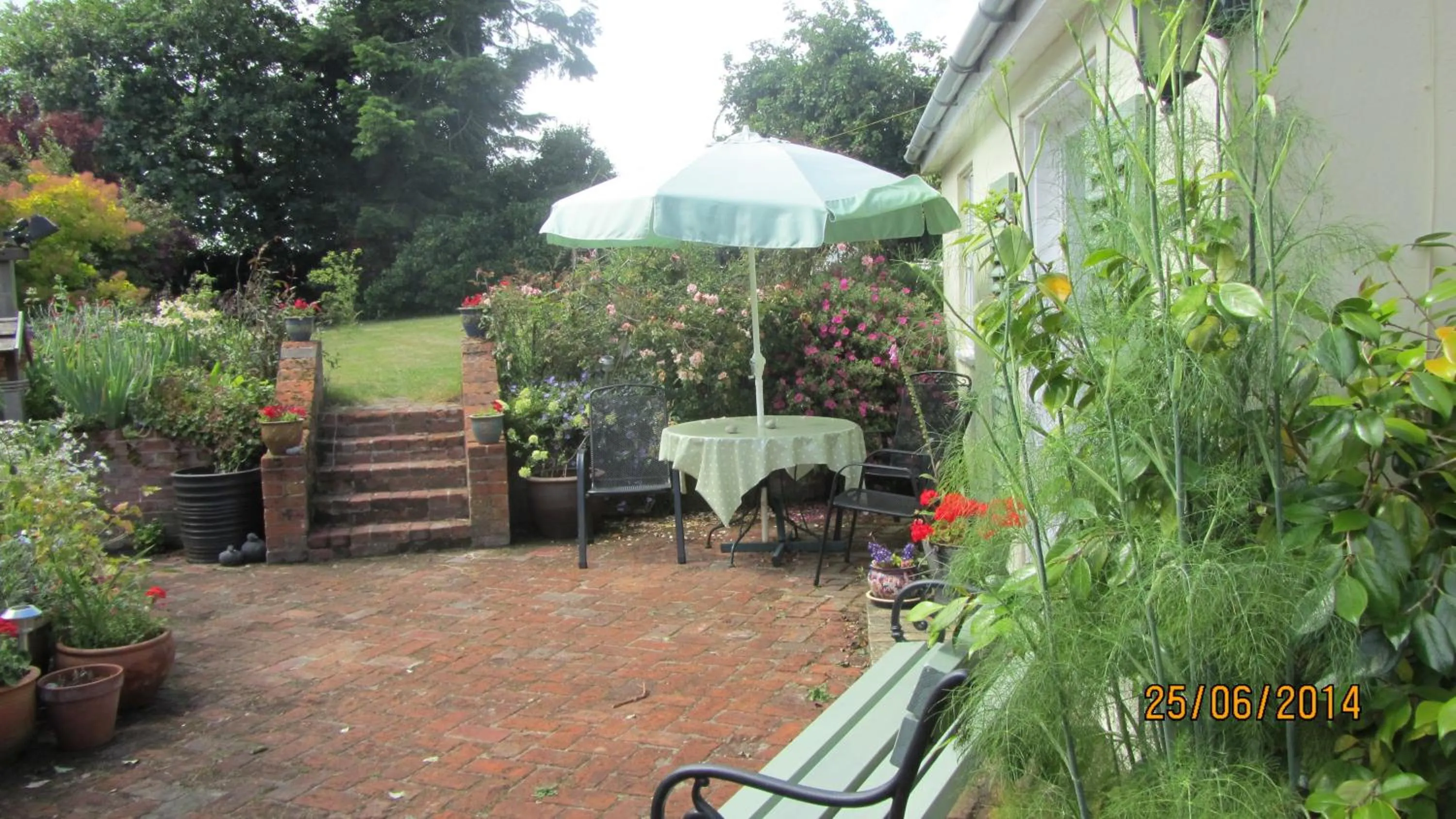 Garden in Mulleys Cottage (Bed and Breakfast)