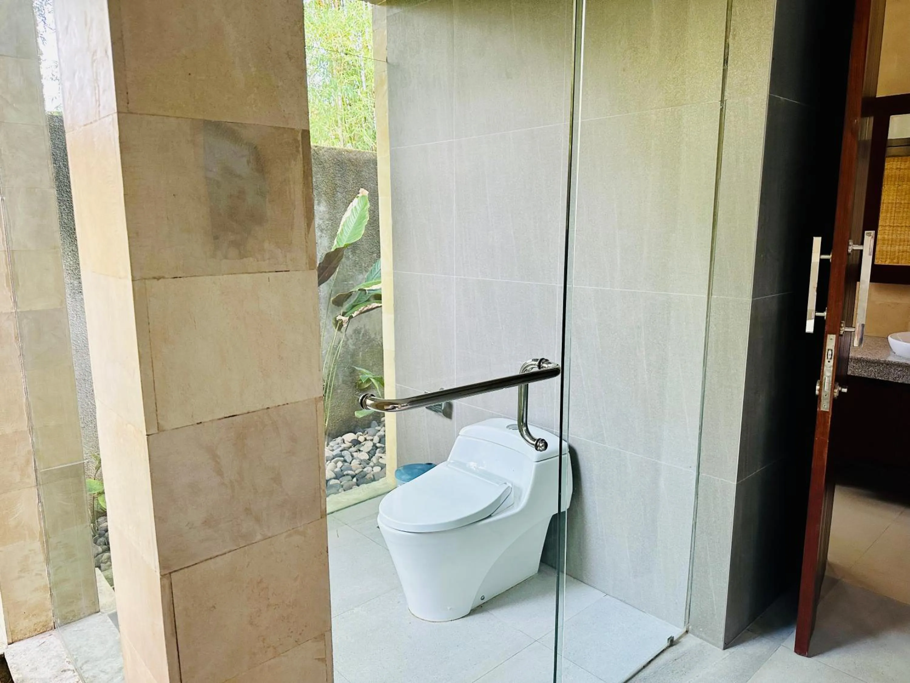Toilet in Wana Karsa The Villas Ubud