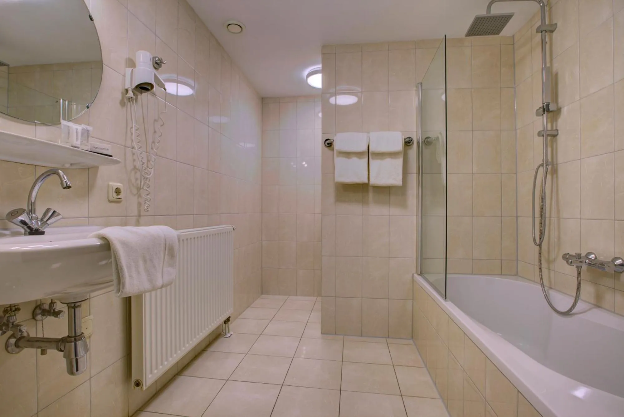 Bathroom in Hotel De Maasparel Arcen