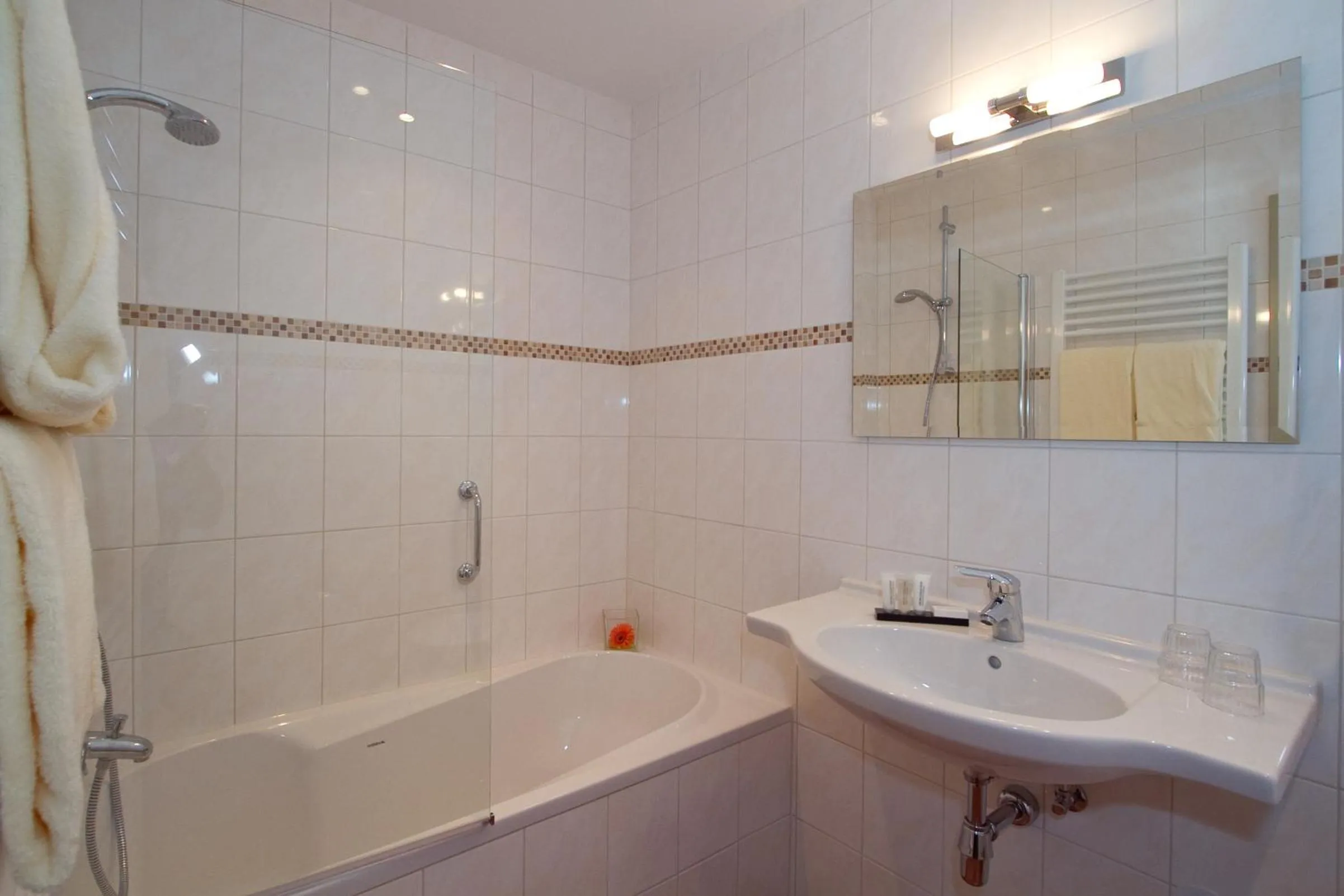 Shower in Hotel De Maasparel Arcen