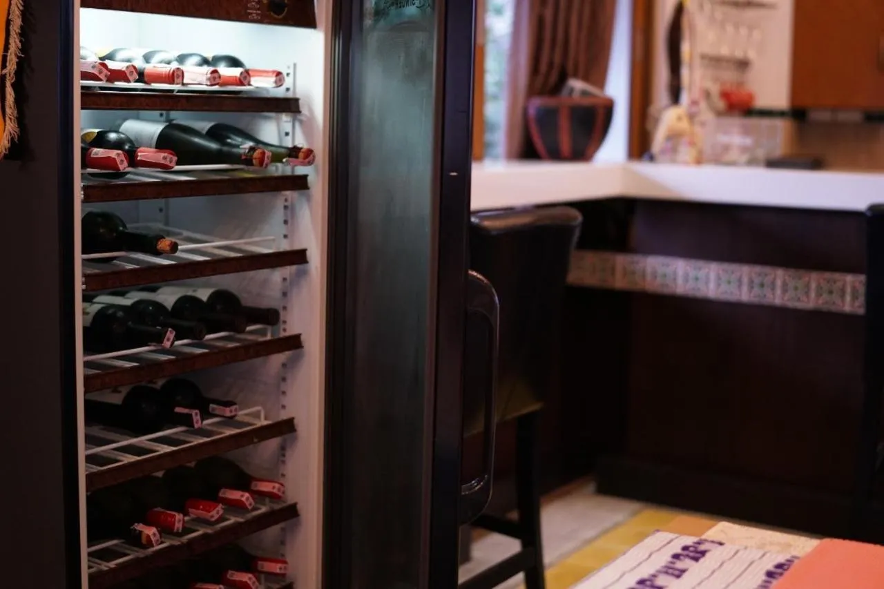 Restaurant/places to eat in Baan Huenphen Boutique Hotel