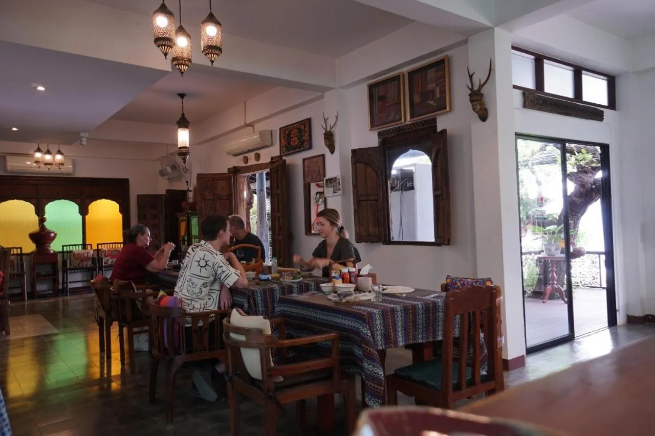 Restaurant/places to eat in Baan Huenphen Boutique Hotel