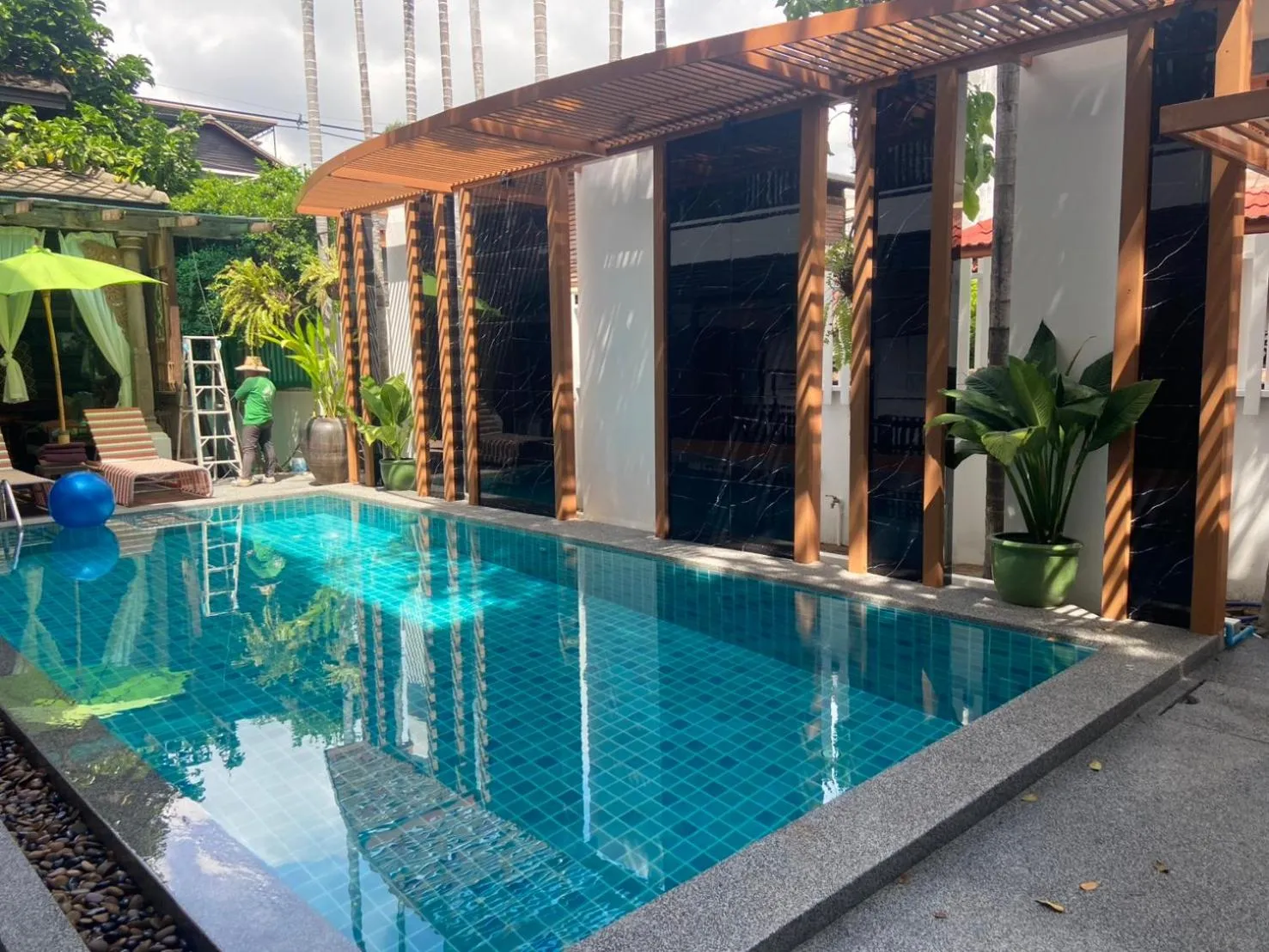 Swimming pool in Baan Huenphen Boutique Hotel