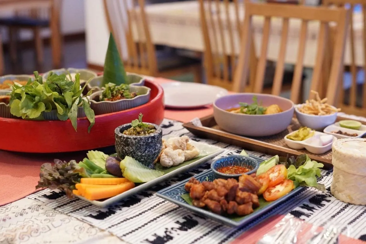 Restaurant/places to eat in Baan Huenphen Boutique Hotel