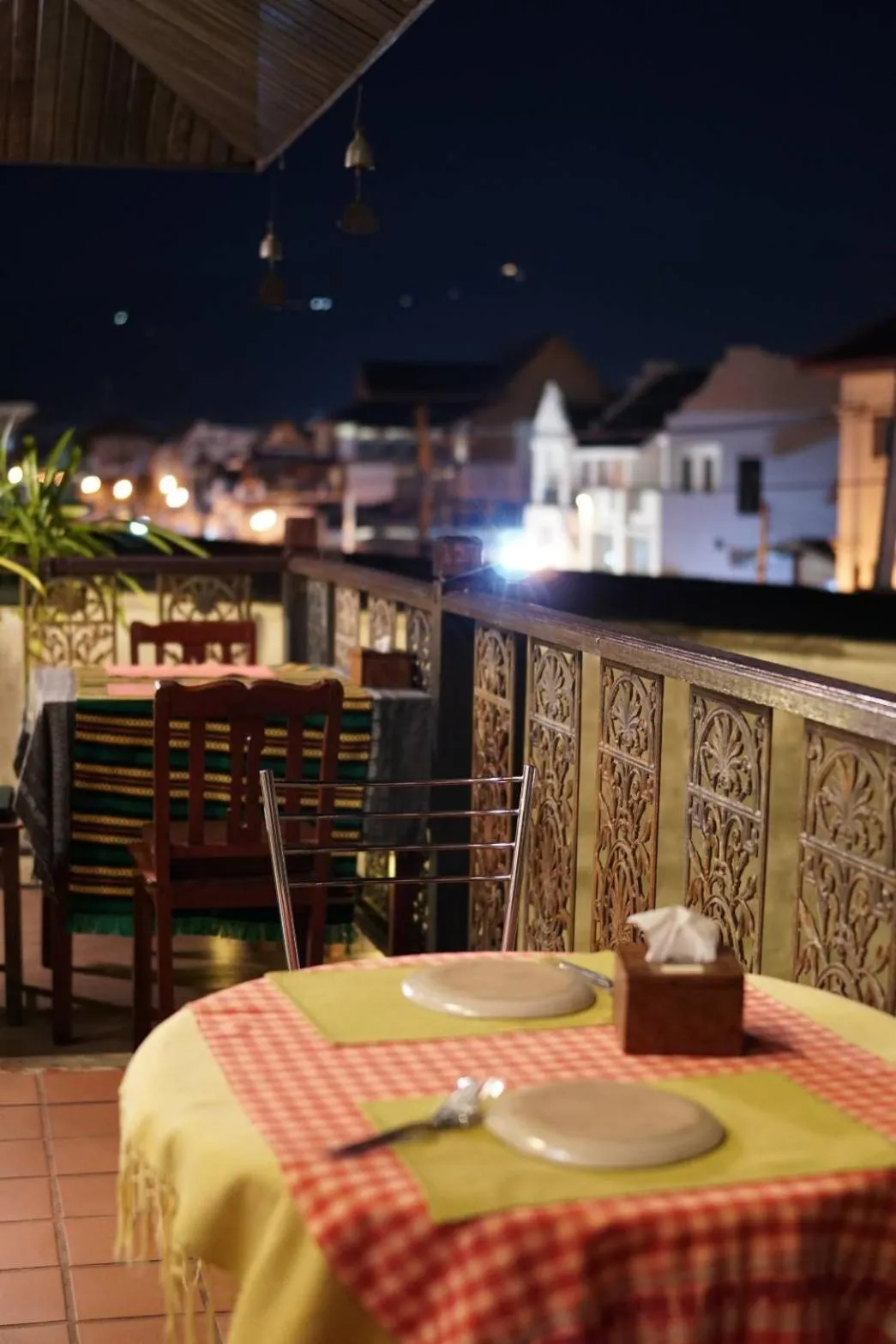 Restaurant/places to eat in Baan Huenphen Boutique Hotel