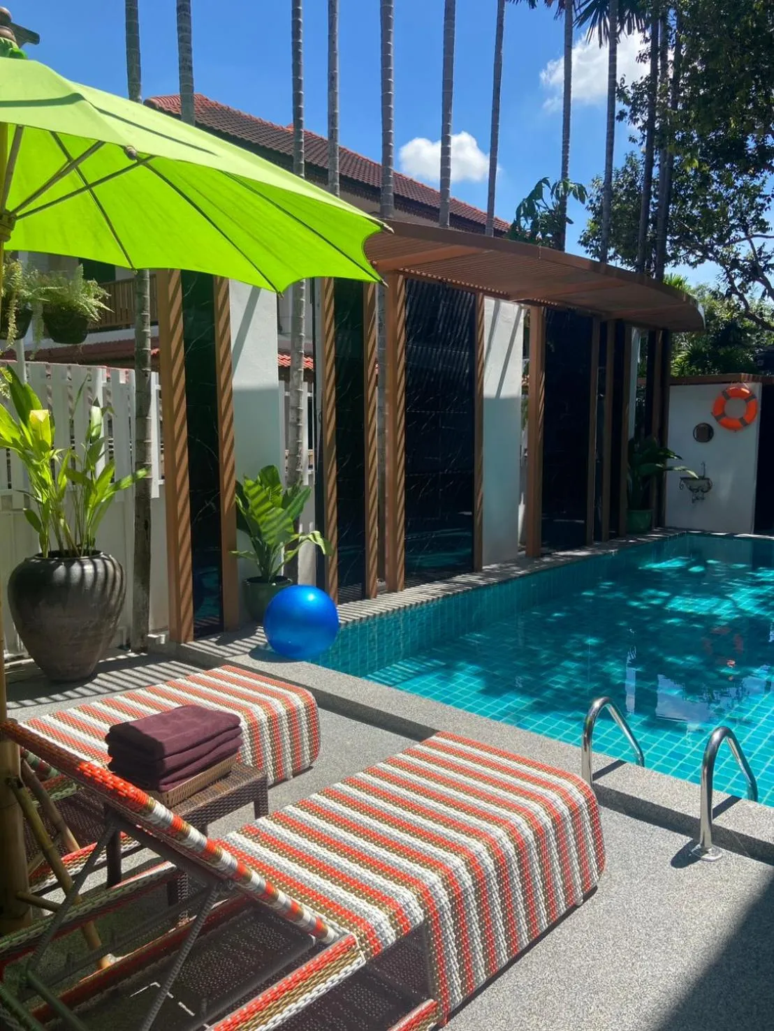 Swimming pool in Baan Huenphen Boutique Hotel