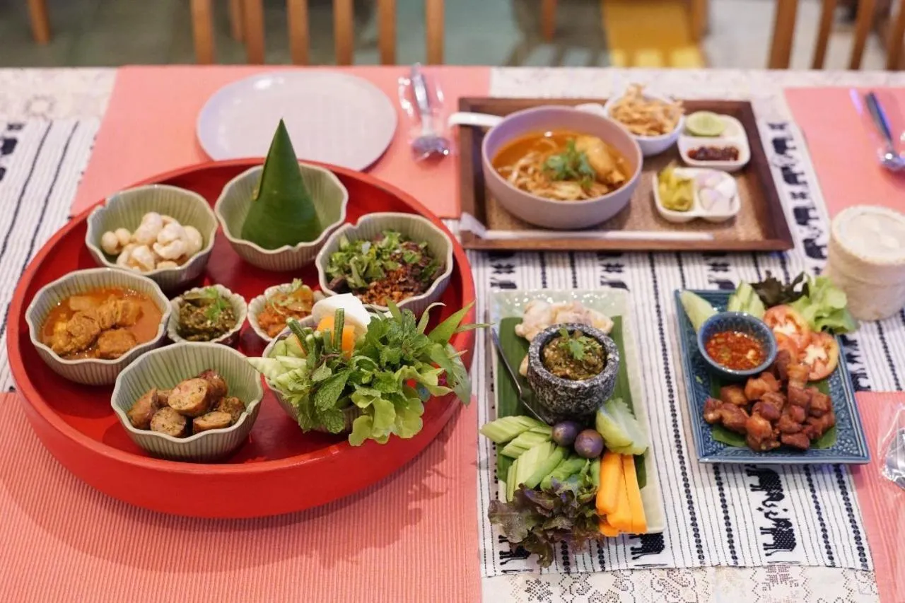 Restaurant/places to eat in Baan Huenphen Boutique Hotel