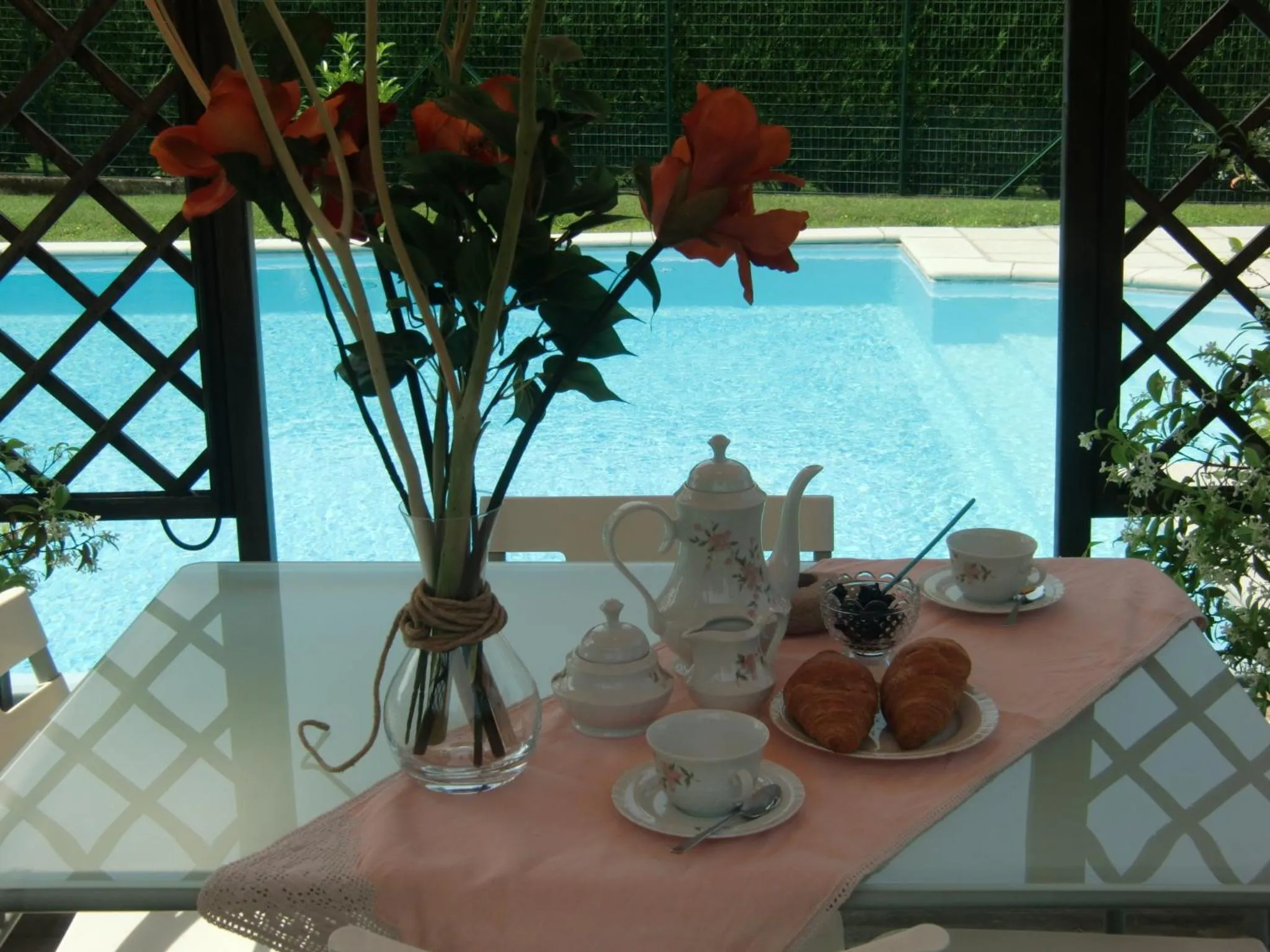 Pool view in B&B Il Ciliegio