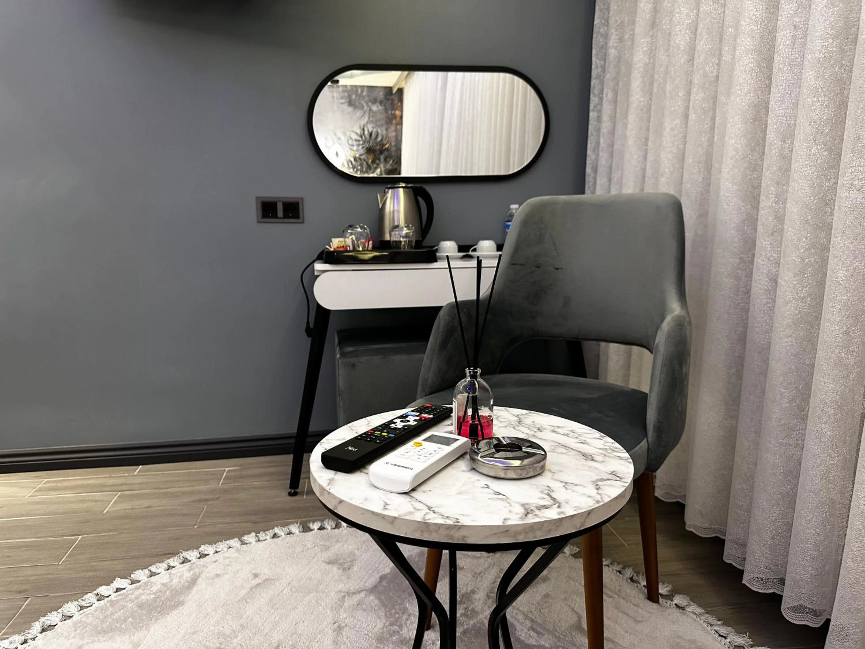 Living room in Blue Moonrise Hotel